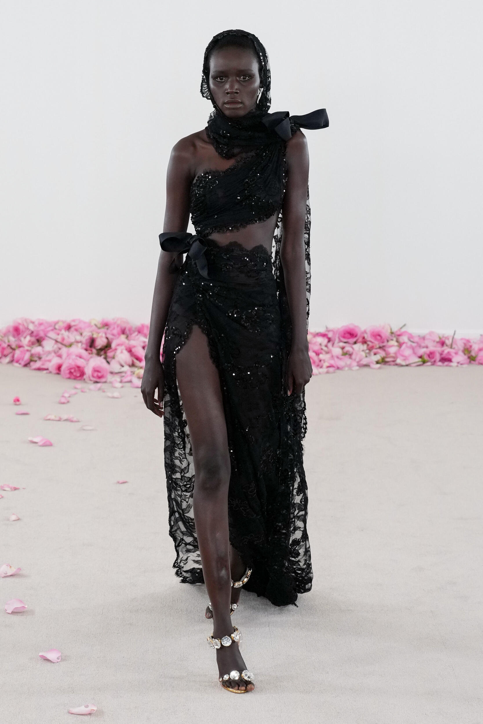 Giambattista Valli Fall 2023 Couture Fashion Show