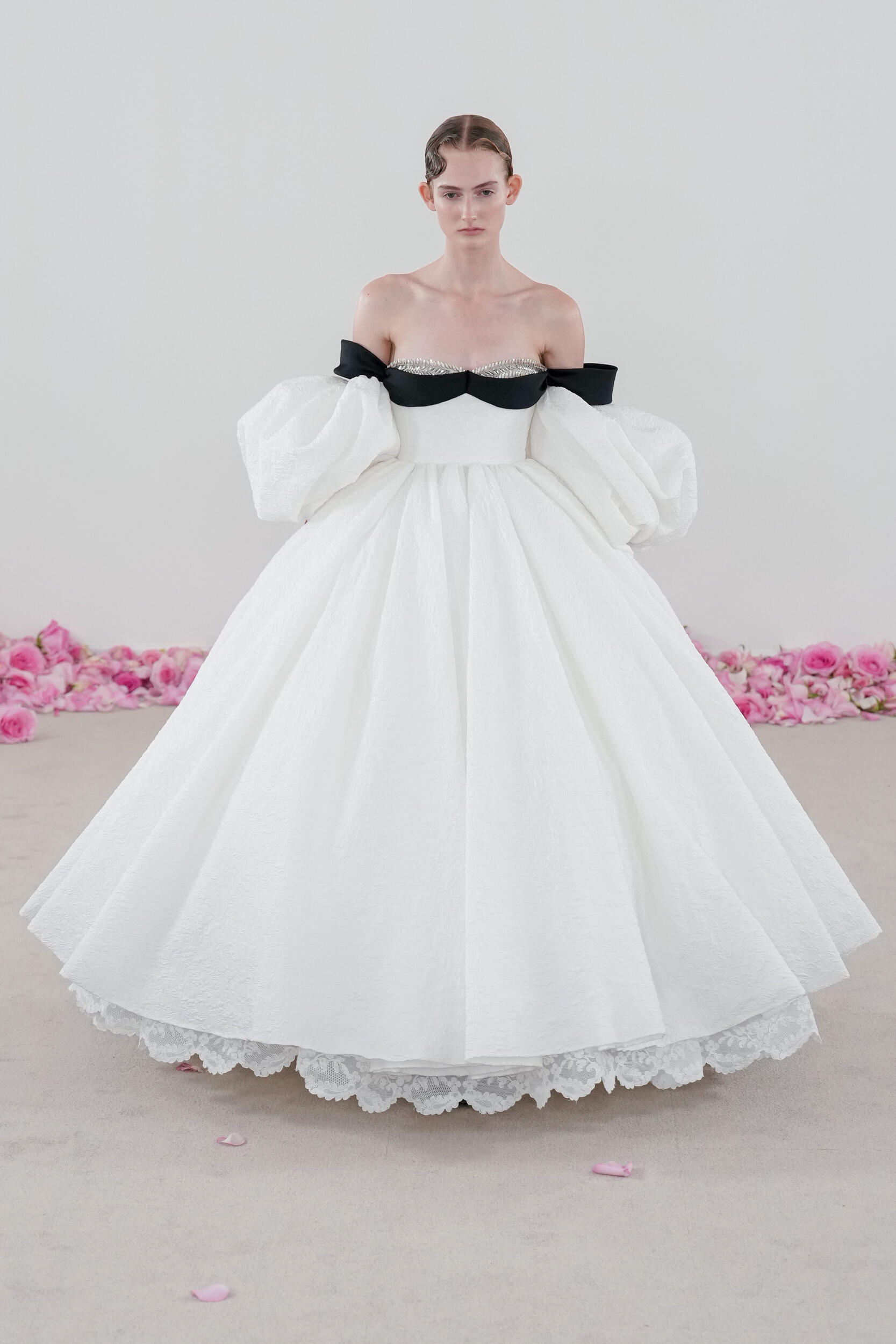 Giambattista Valli Fall 2023 Couture Fashion Show