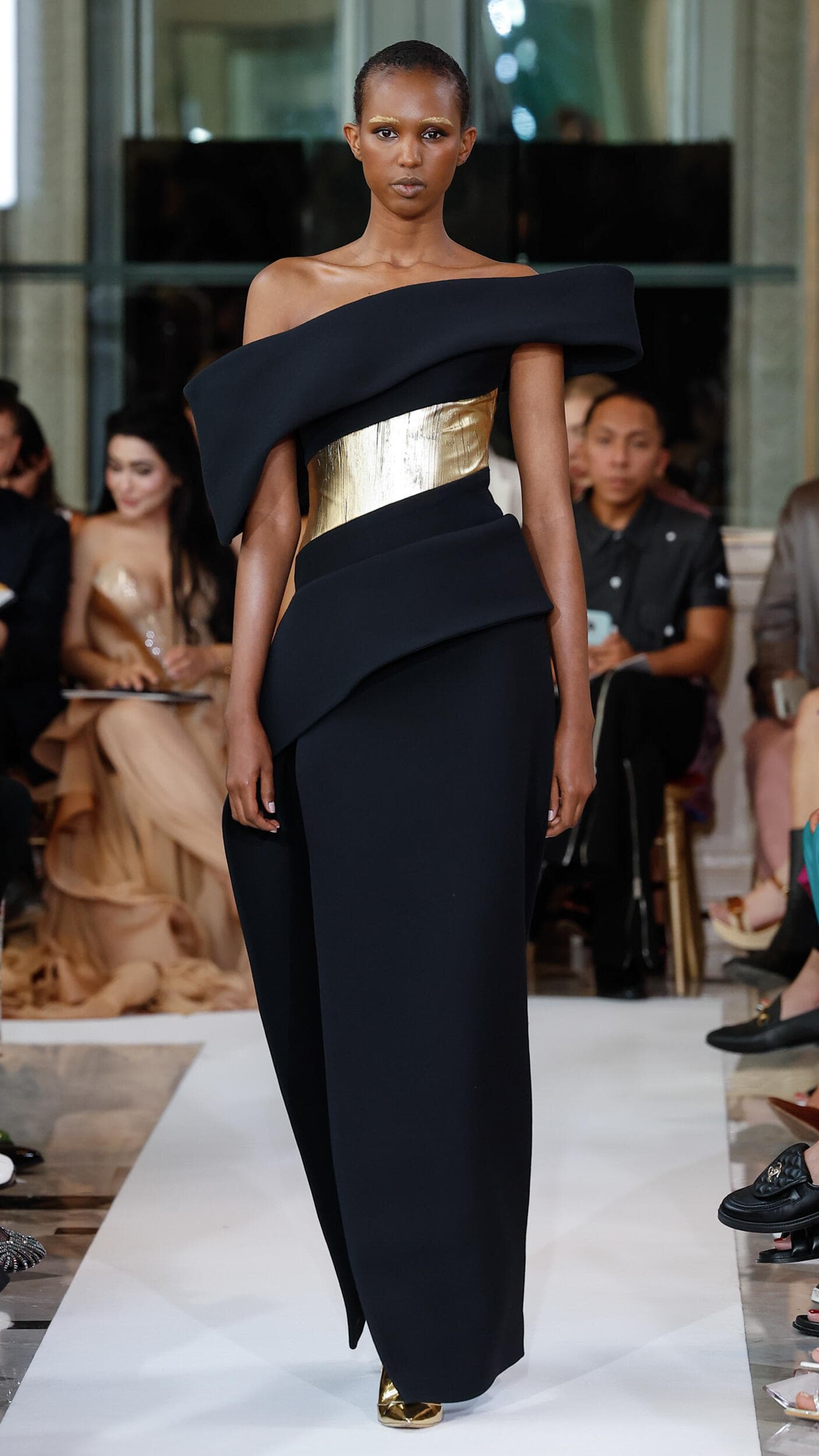 Fovari Fall 2023 Couture Fashion Show