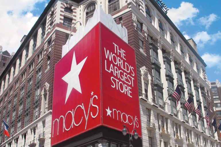 Macy’s Falls Amid Inventory Clearance Efforts