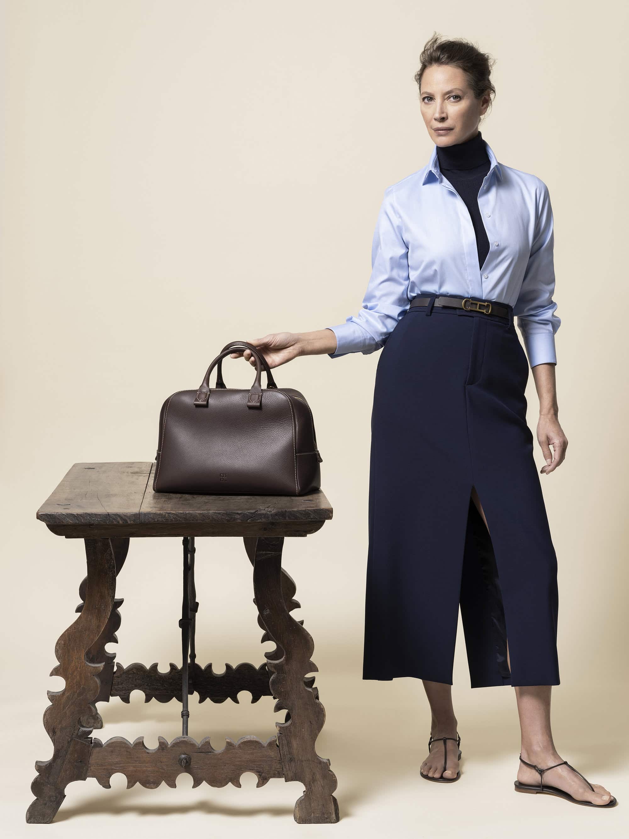 Christy Turlington Models in CH Carolina Herrera Handbag Ad Campaign –  Footwear News