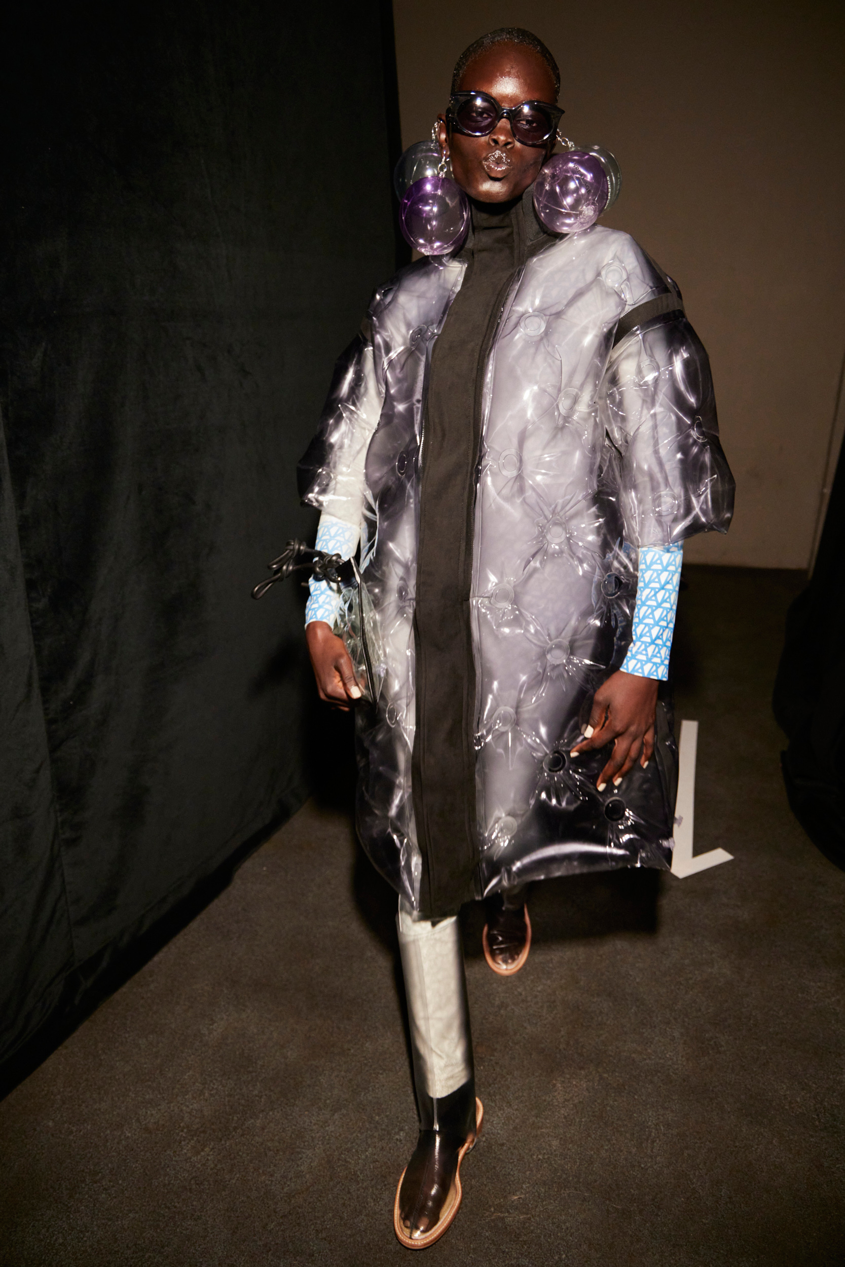 Anrealage Spring 2024 Fashion Show Backstage