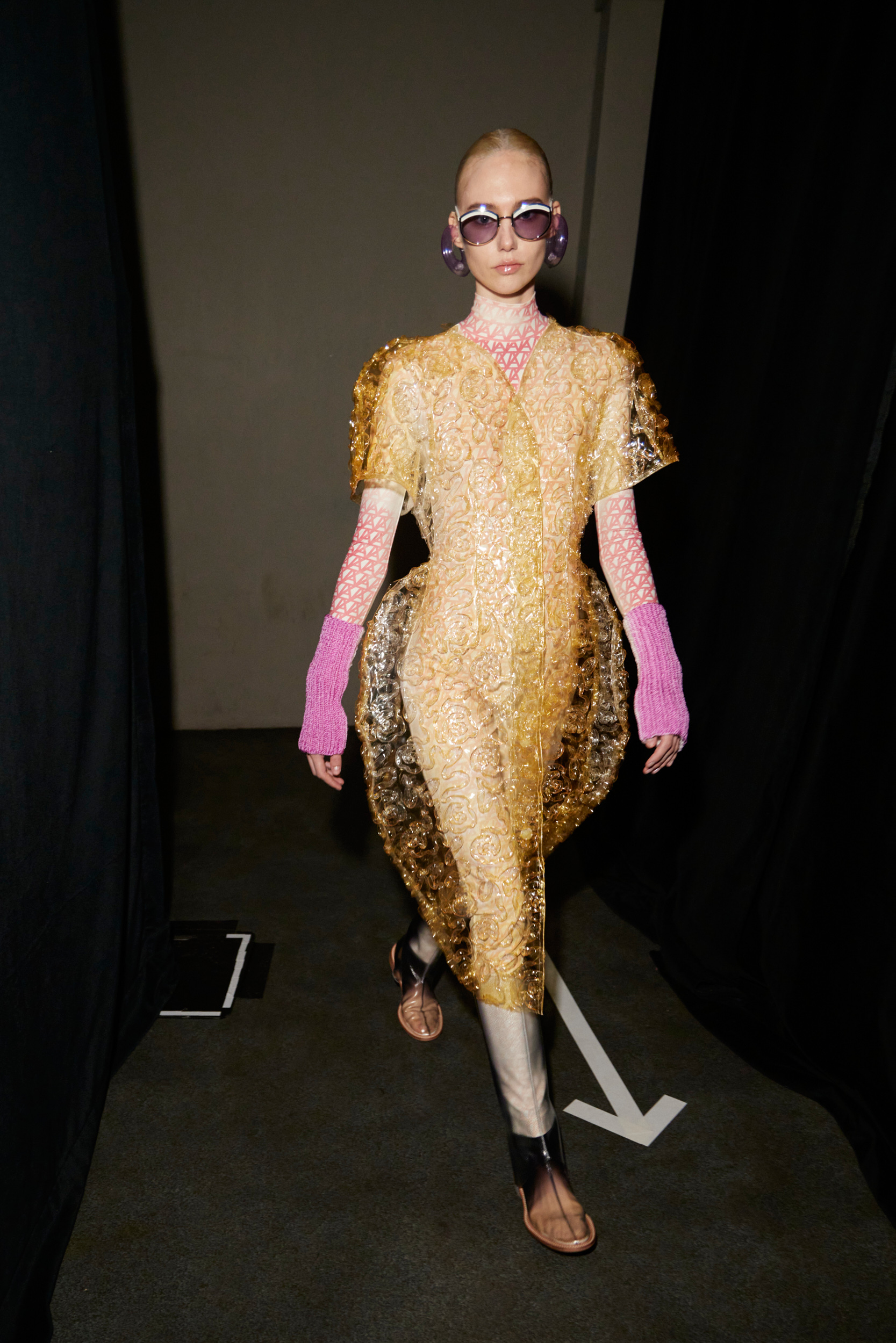 Anrealage Spring 2024 Fashion Show Backstage