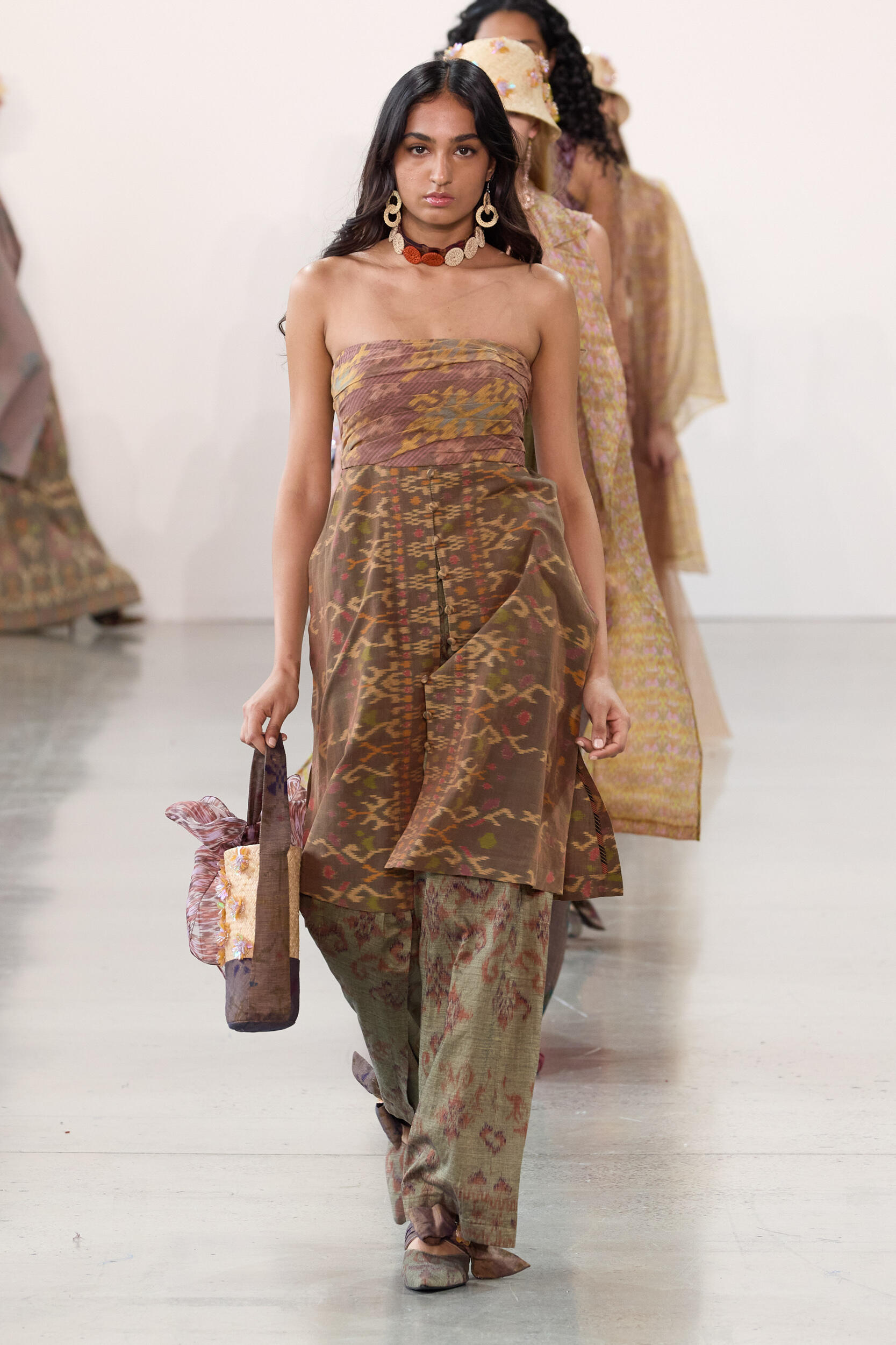 Ikat Indonesia By Didiet Maulana Spring 2024 Fashion Show