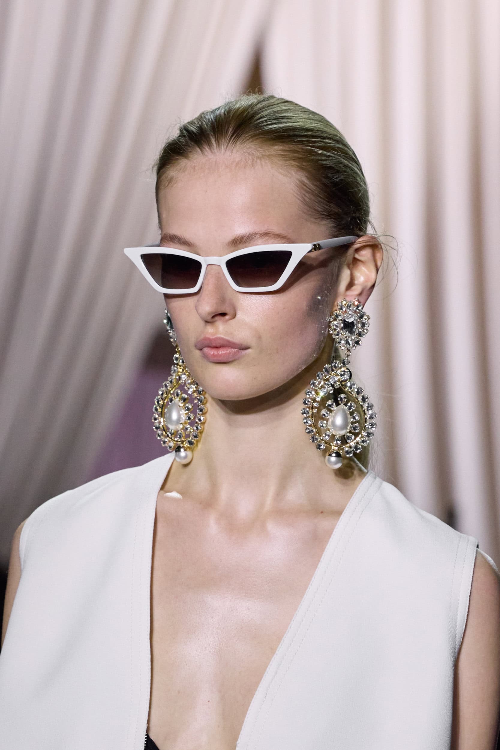 Giambattista Valli Spring 2024 Fashion Show Details