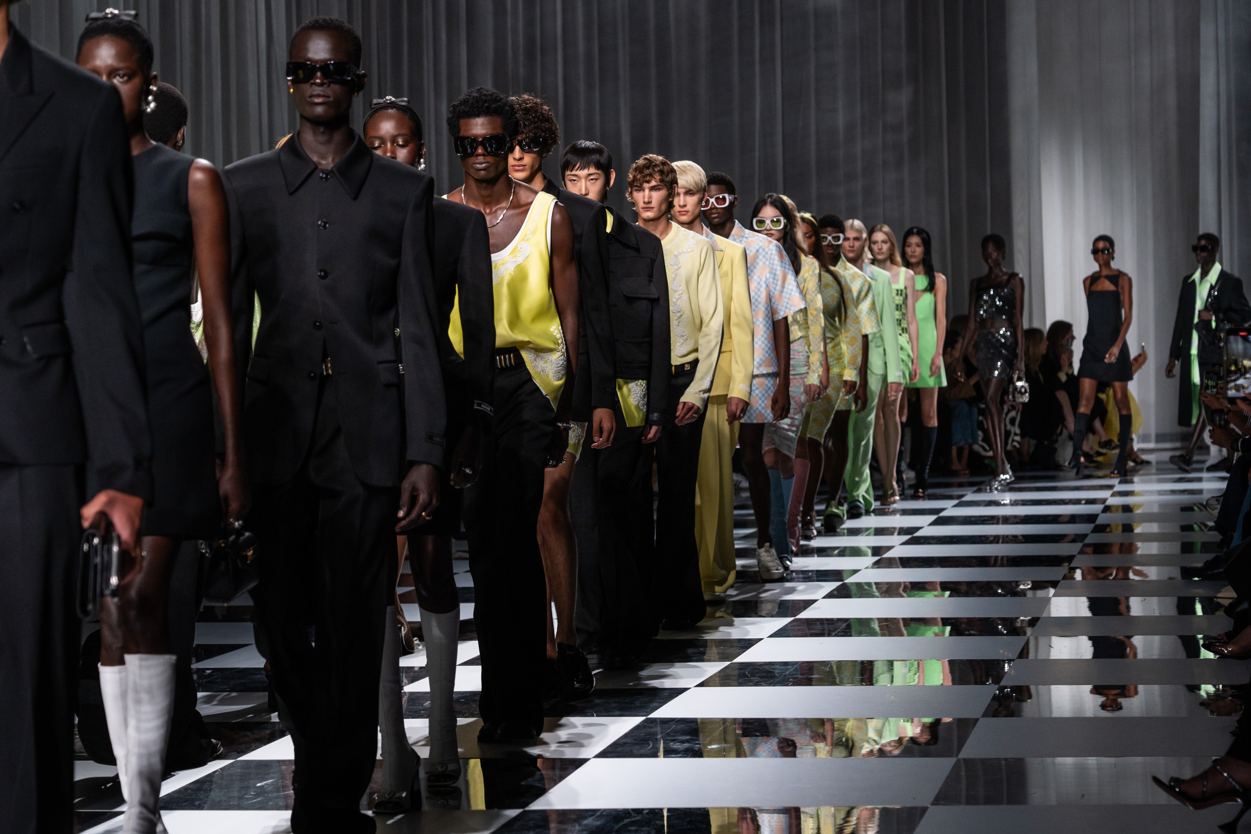 Versace Spring 2024 Fashion Show Atmosphere | The Impression