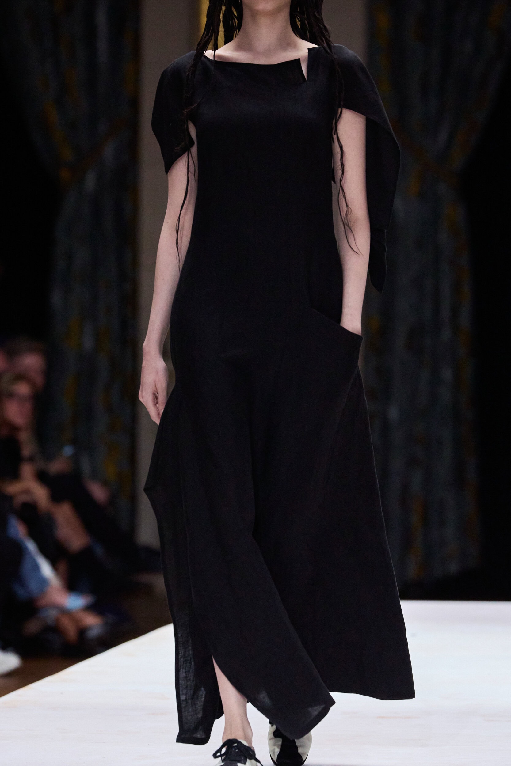 Yohji Yamamoto Spring 2024 Fashion Show Details