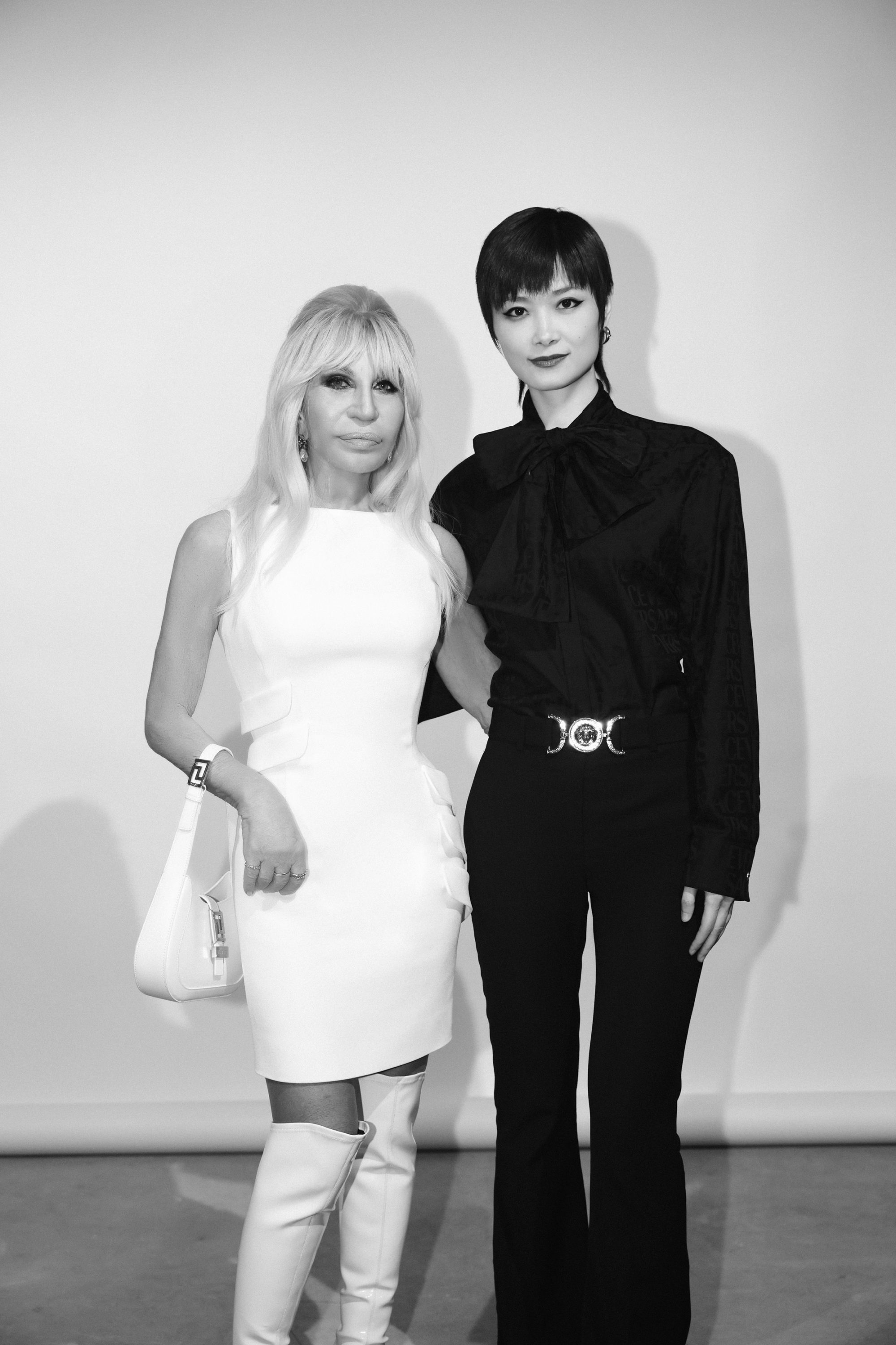 In New York, Donatella Versace and Anne Hathaway Hosted an Intimate Icons  Dinner