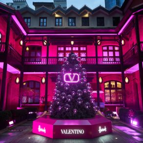 Harrods Turns Valentino Pink for the Holidays 2023 store scout
