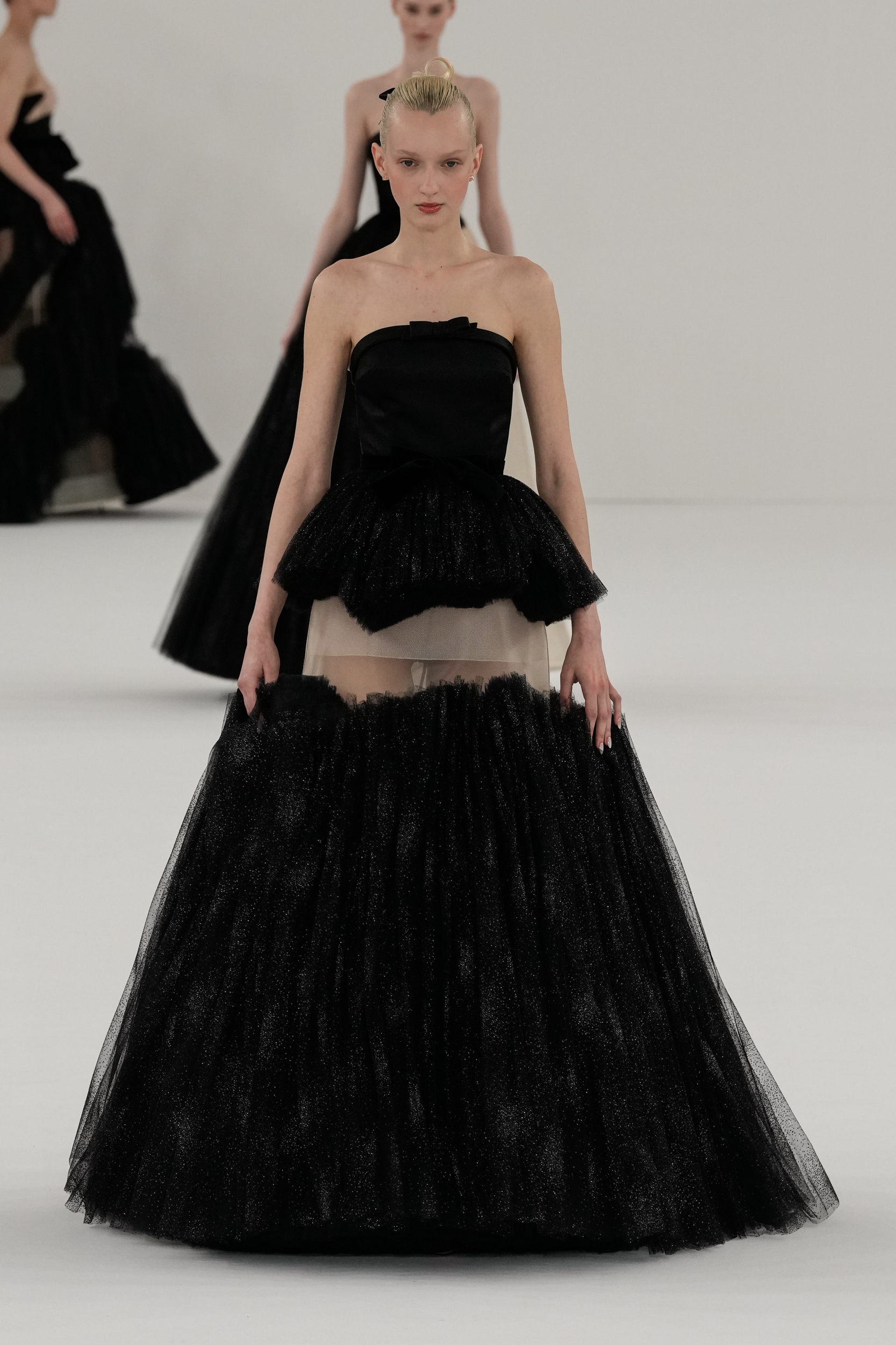 Viktor & Rolf Spring 2024 Couture Fashion Show | The Impression
