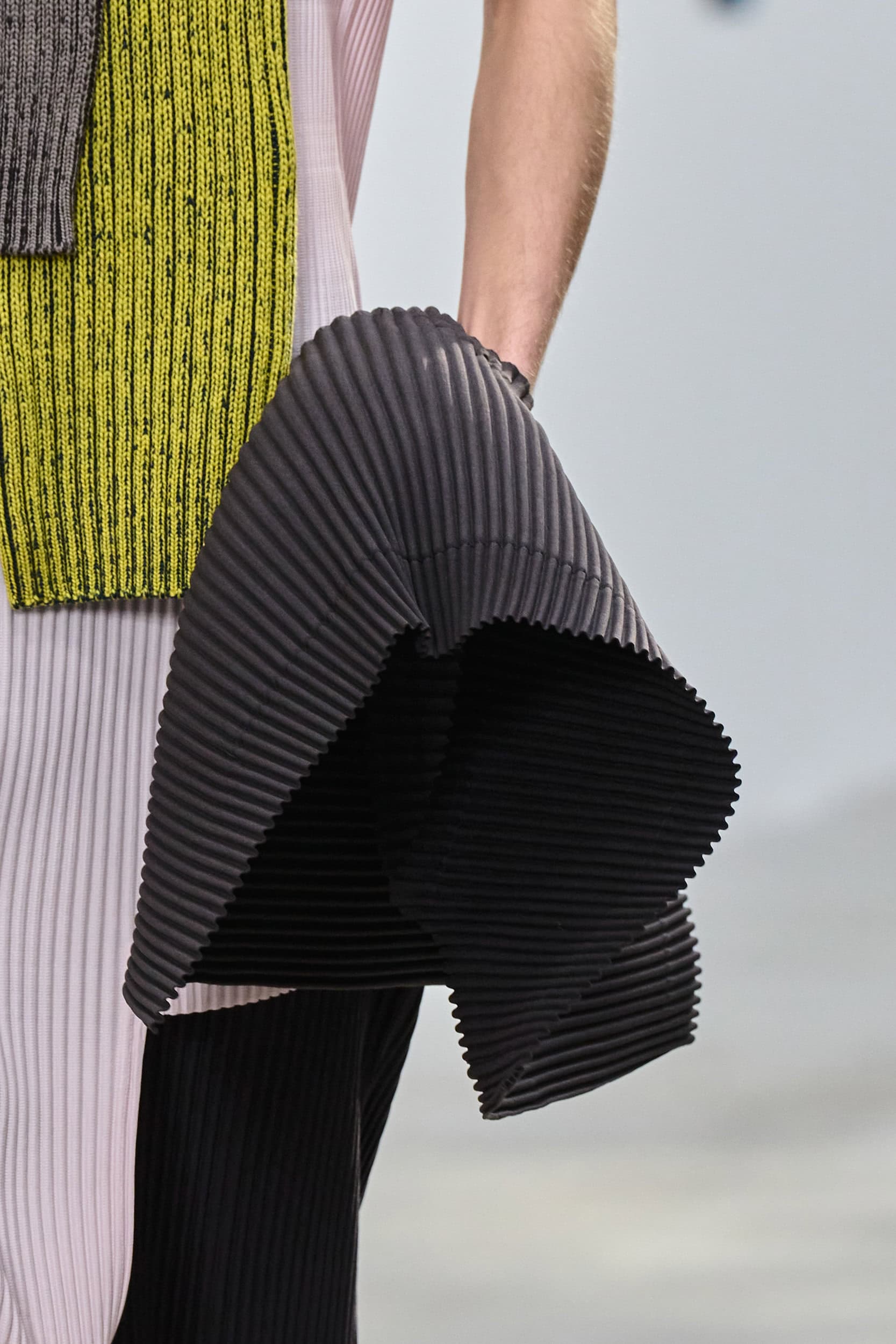 Homme Plisse Issey Miyake Fall 2024 Men’s Fashion Show Details