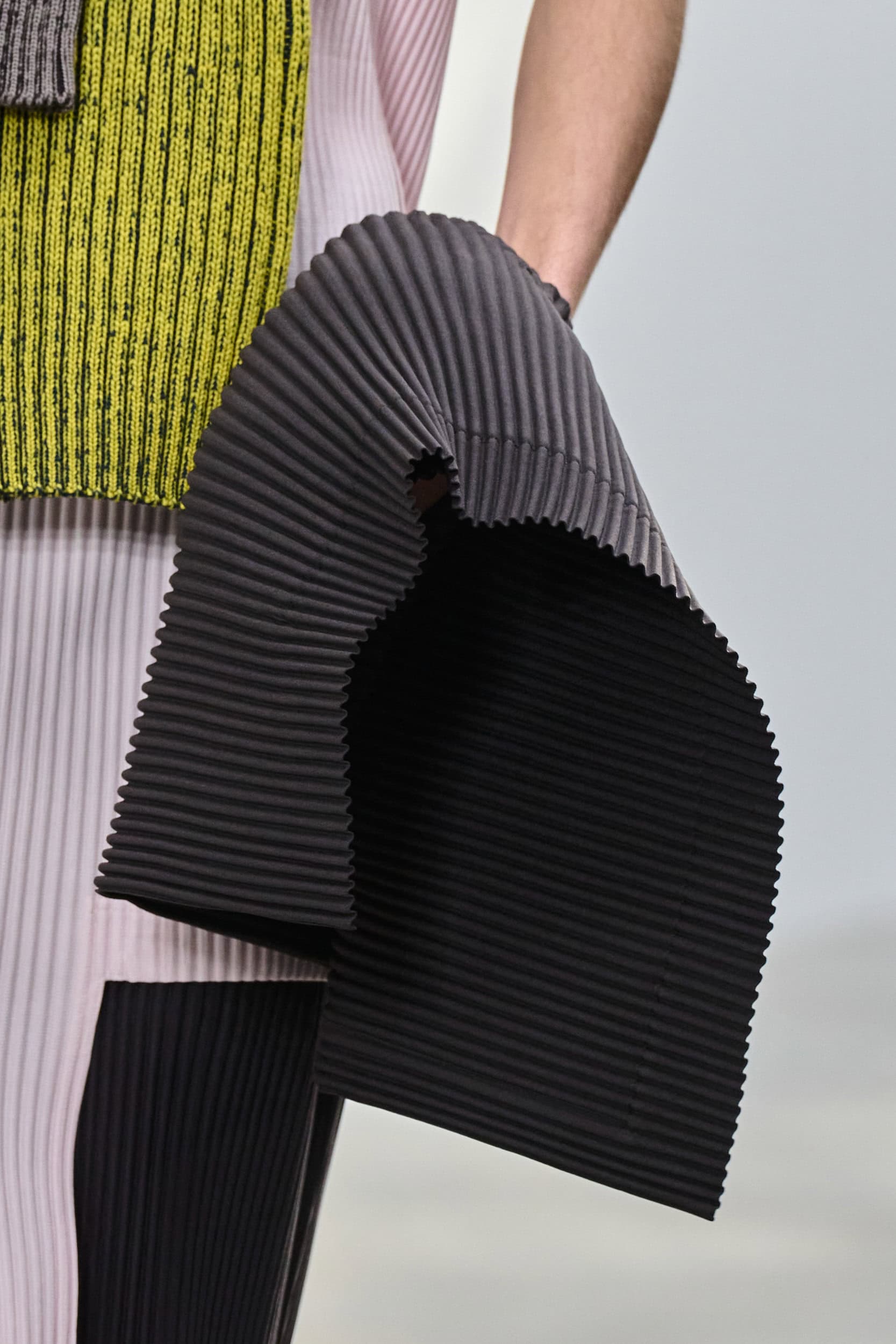 Homme Plisse Issey Miyake Fall 2024 Men’s Fashion Show Details