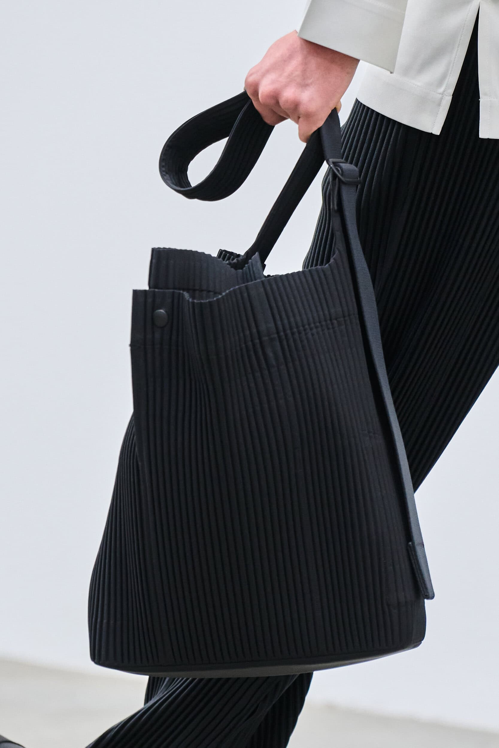 Homme Plisse Issey Miyake Fall 2024 Men’s Fashion Show Details