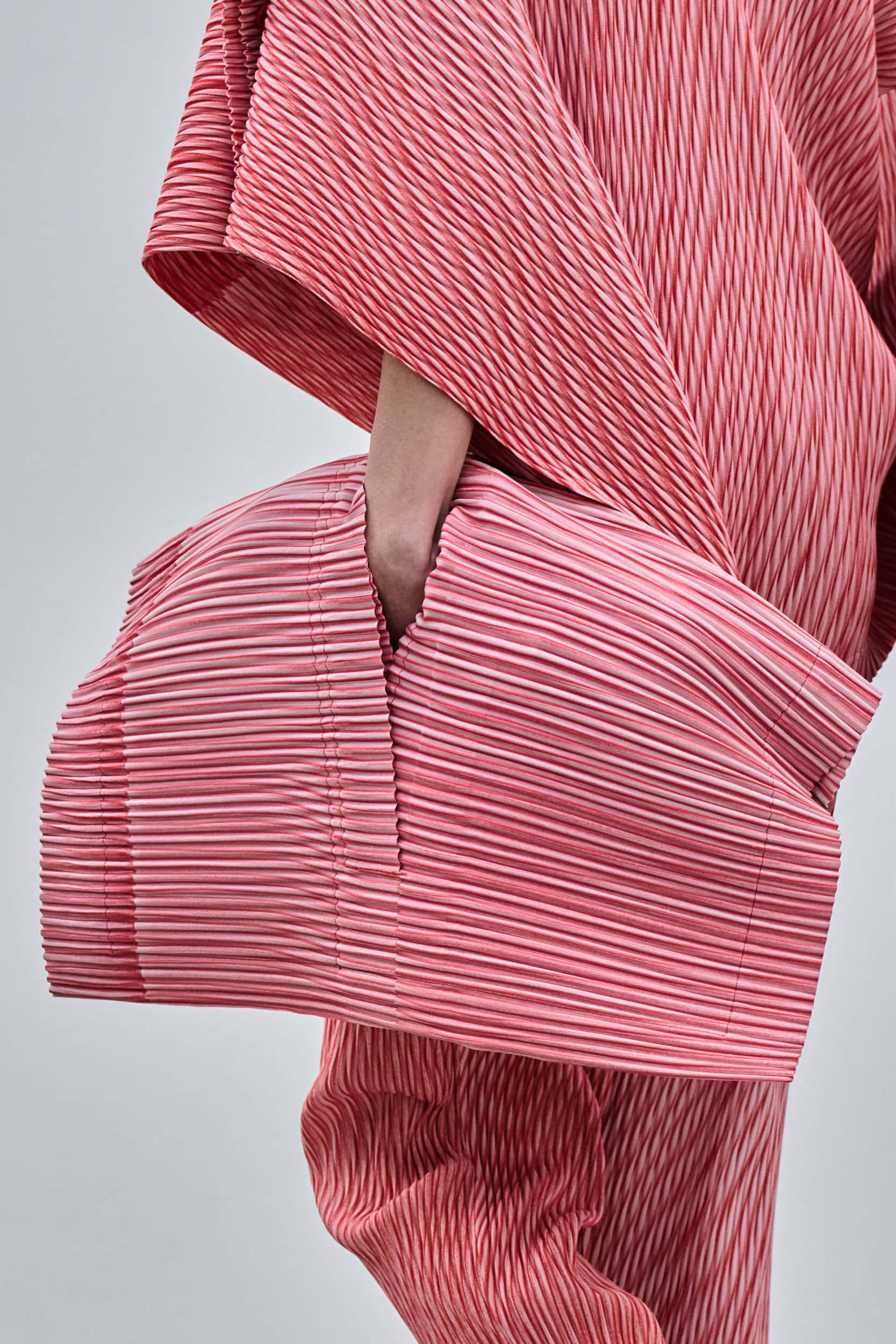 Homme Plisse Issey Miyake Fall 2024 Men’s Fashion Show Details