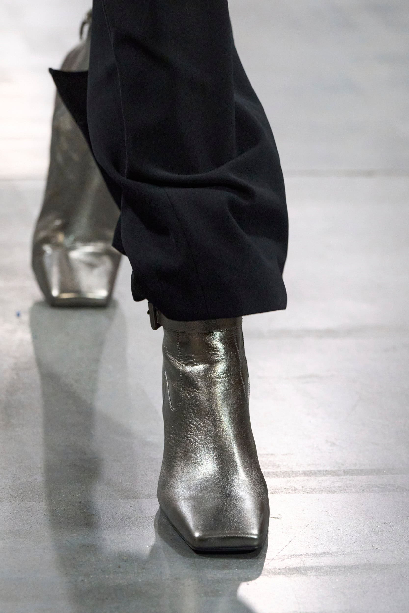 Sarawong  Fall 2024 Fashion Show Details