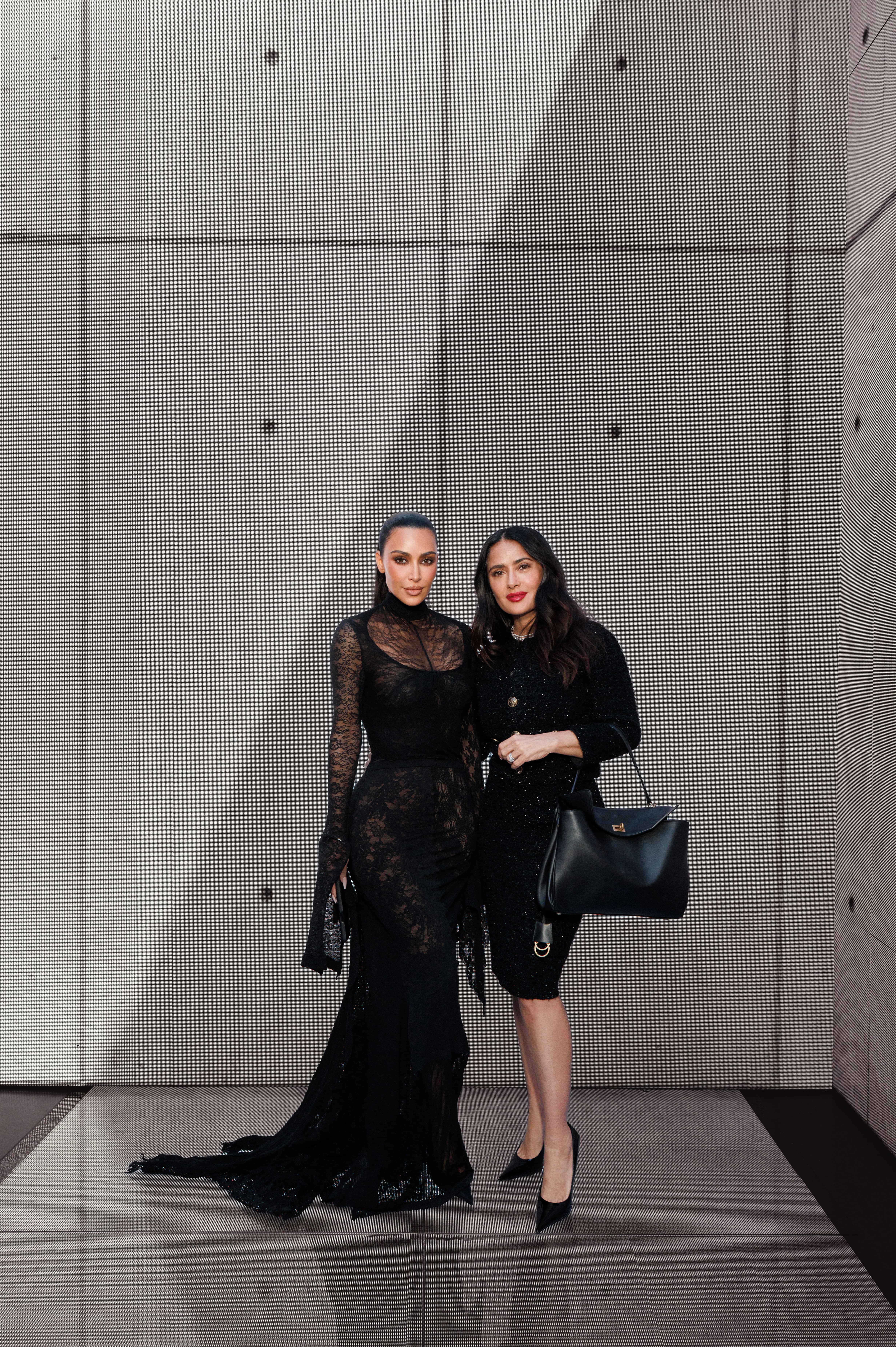Balenciaga Fall 2024: Το show στο Λος Άντζελες, η Kim Kardashian και η  χάρτινη σακούλα στο catwalk 