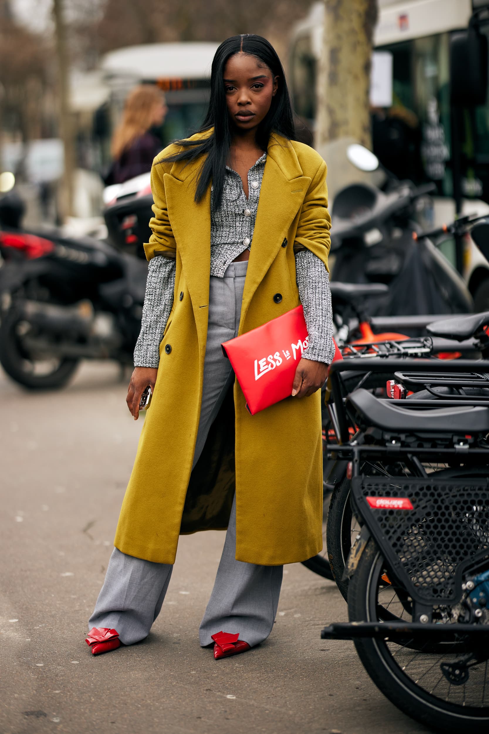 Best Street Style Photos of Paris Fashion Week Fall 2024 Shows | The ...