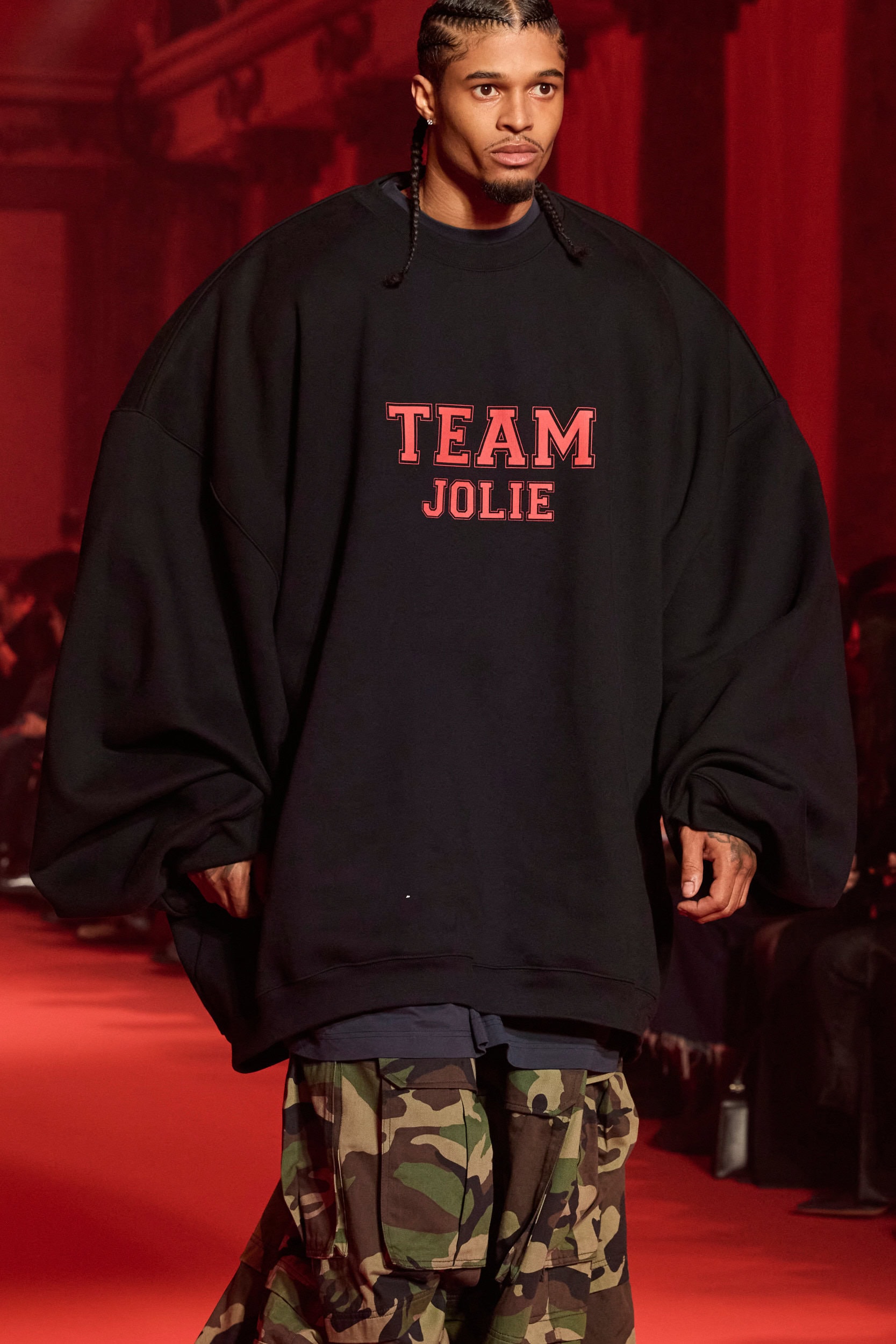 Vetements  Fall 2024 Fashion Show Details