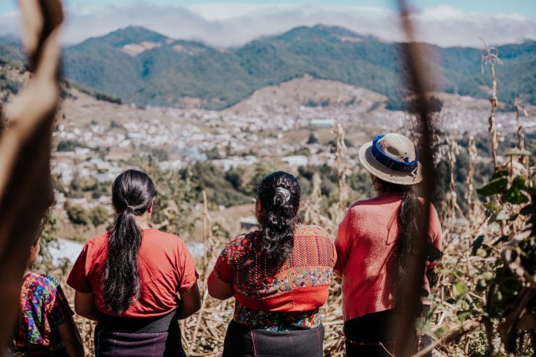 Stuart Weitzman Partners With Mercado Global