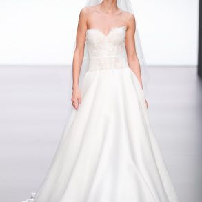Caroline Castigliano  Bridal 2025 Fashion Show