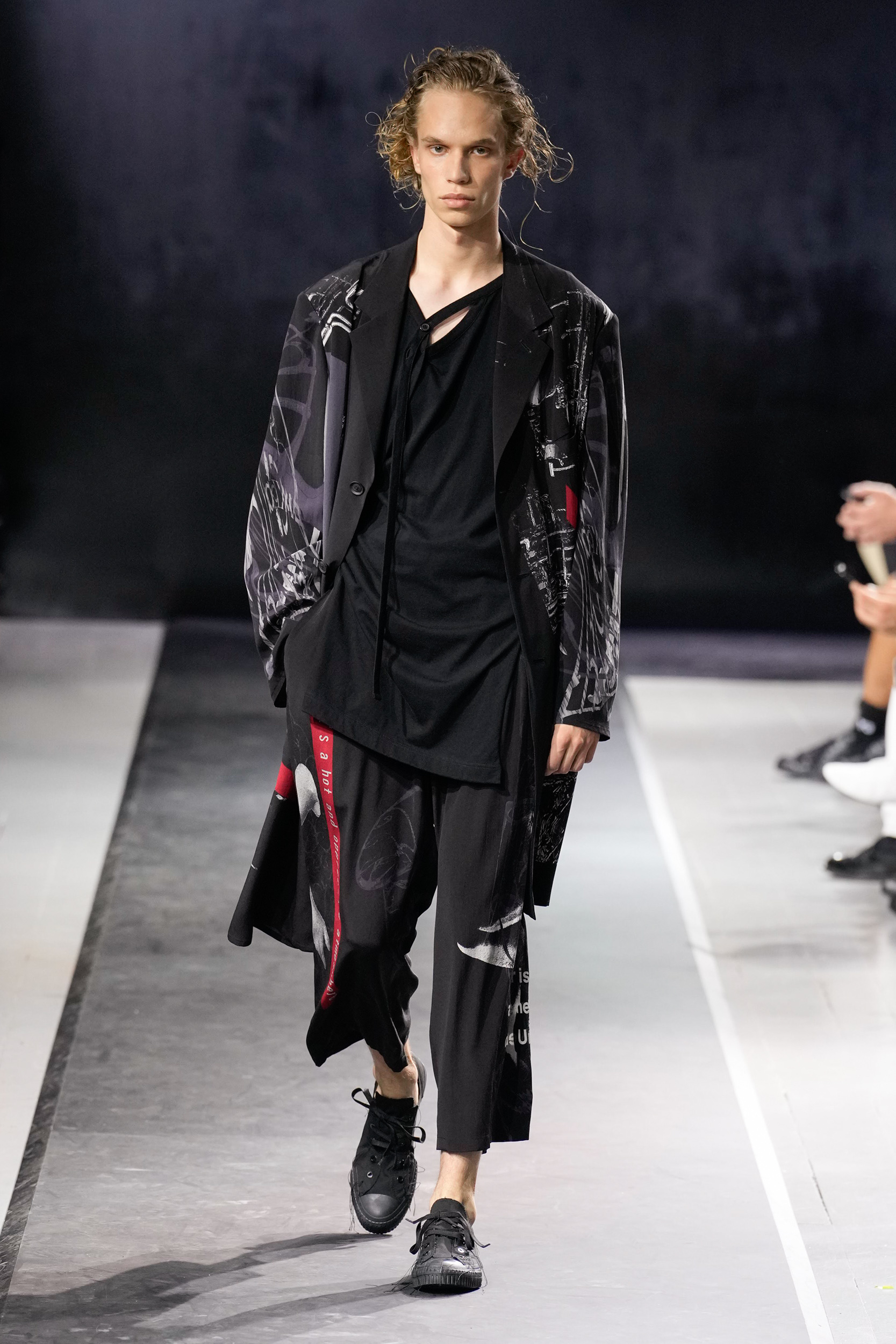 Yohji Yamamoto  Spring 2025 Men's Fashion Show