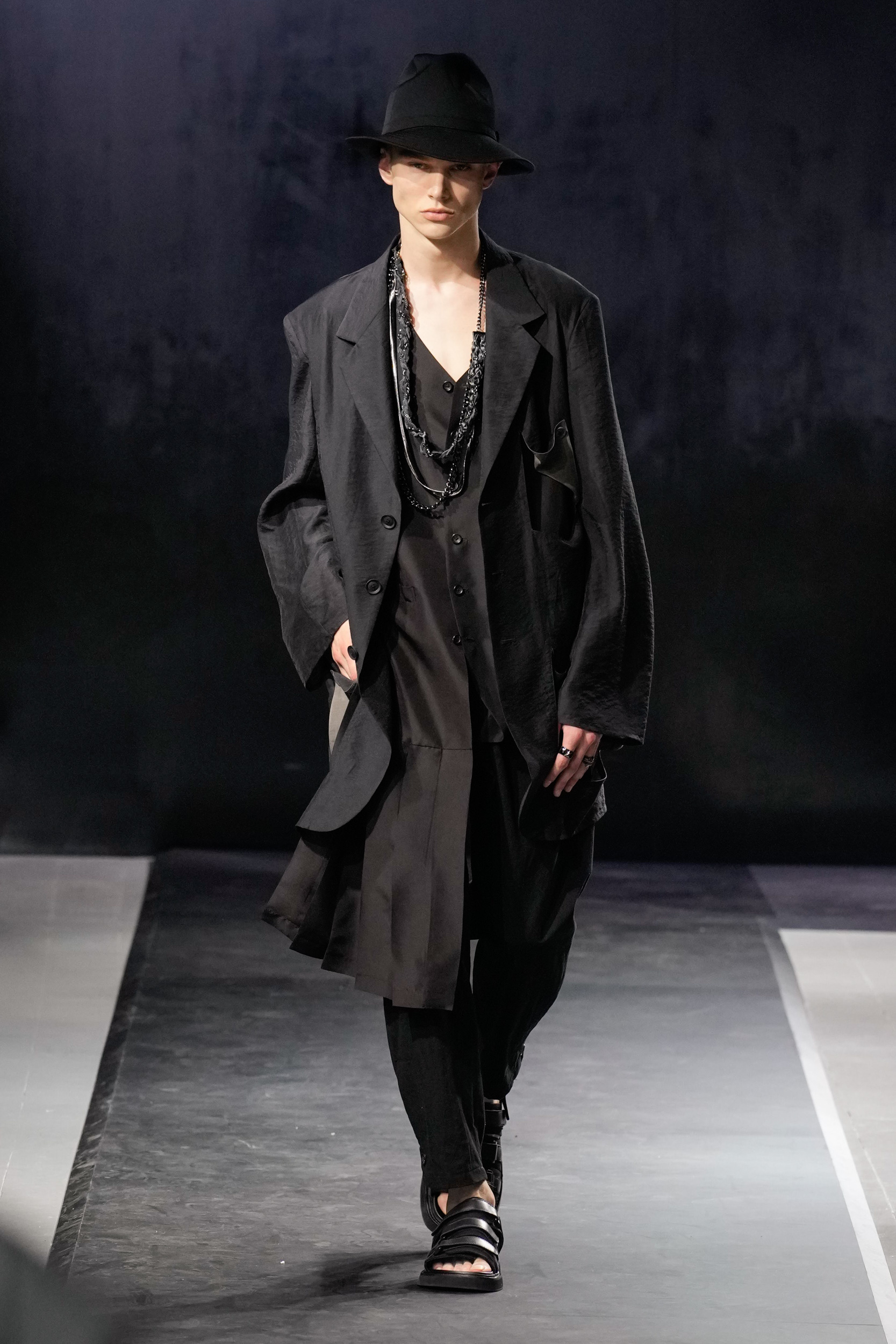 Yohji Yamamoto  Spring 2025 Men's Fashion Show