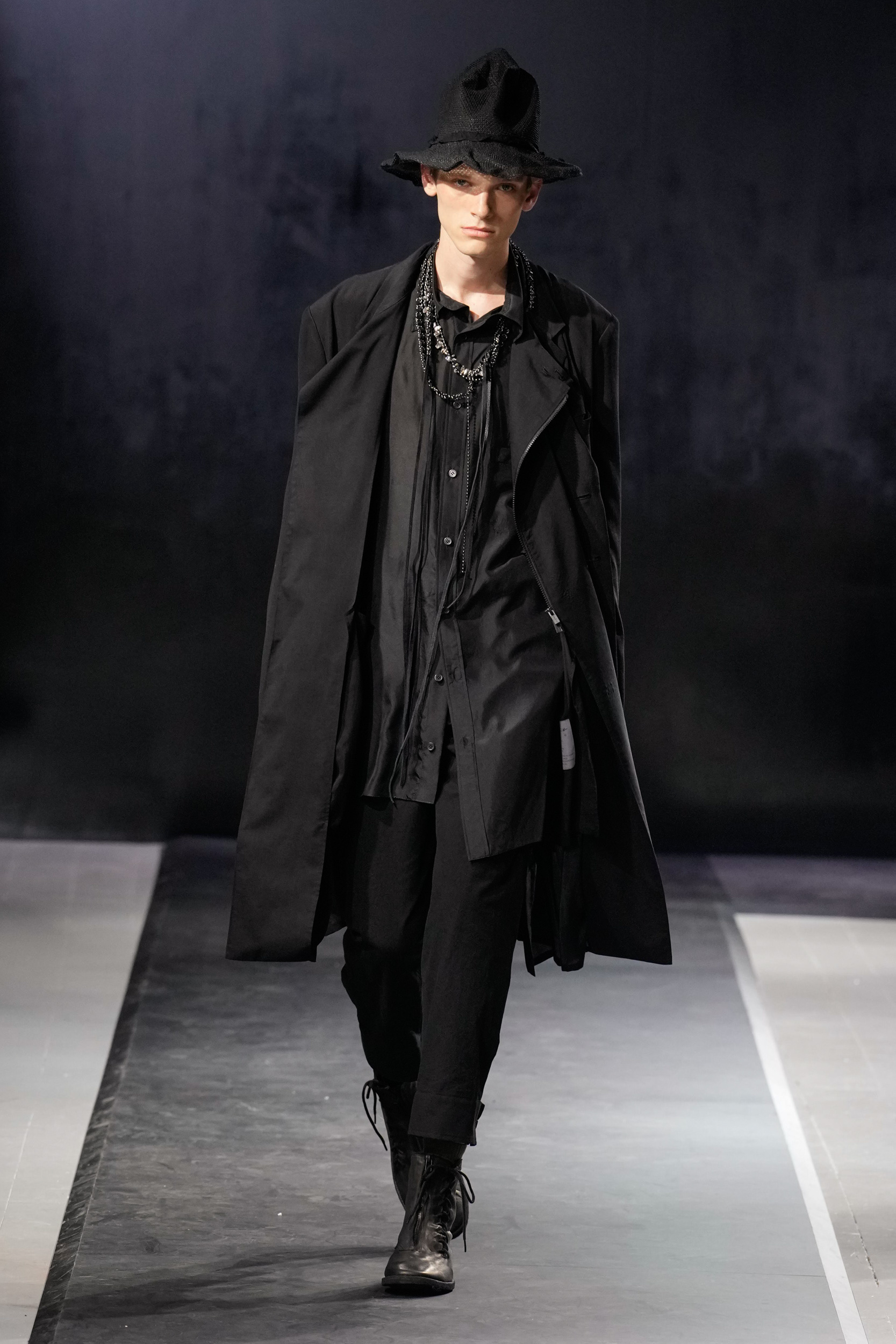 Yohji Yamamoto  Spring 2025 Men's Fashion Show