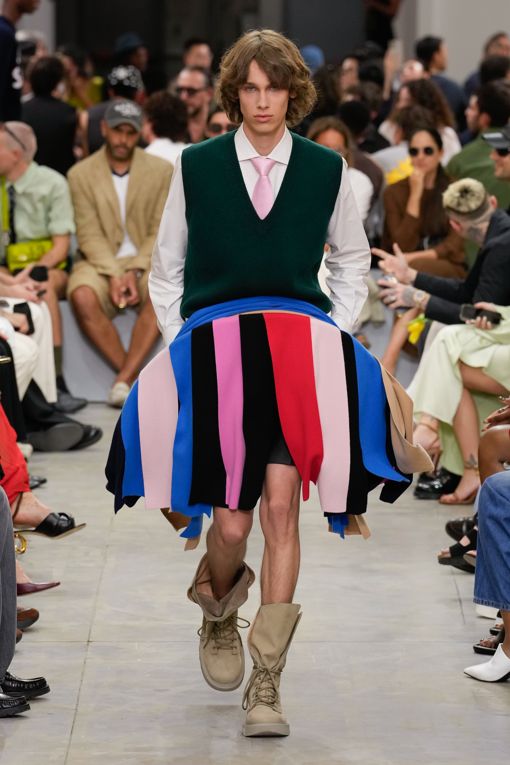 Jw Anderson  Spring 2025 Men's Fashion Show