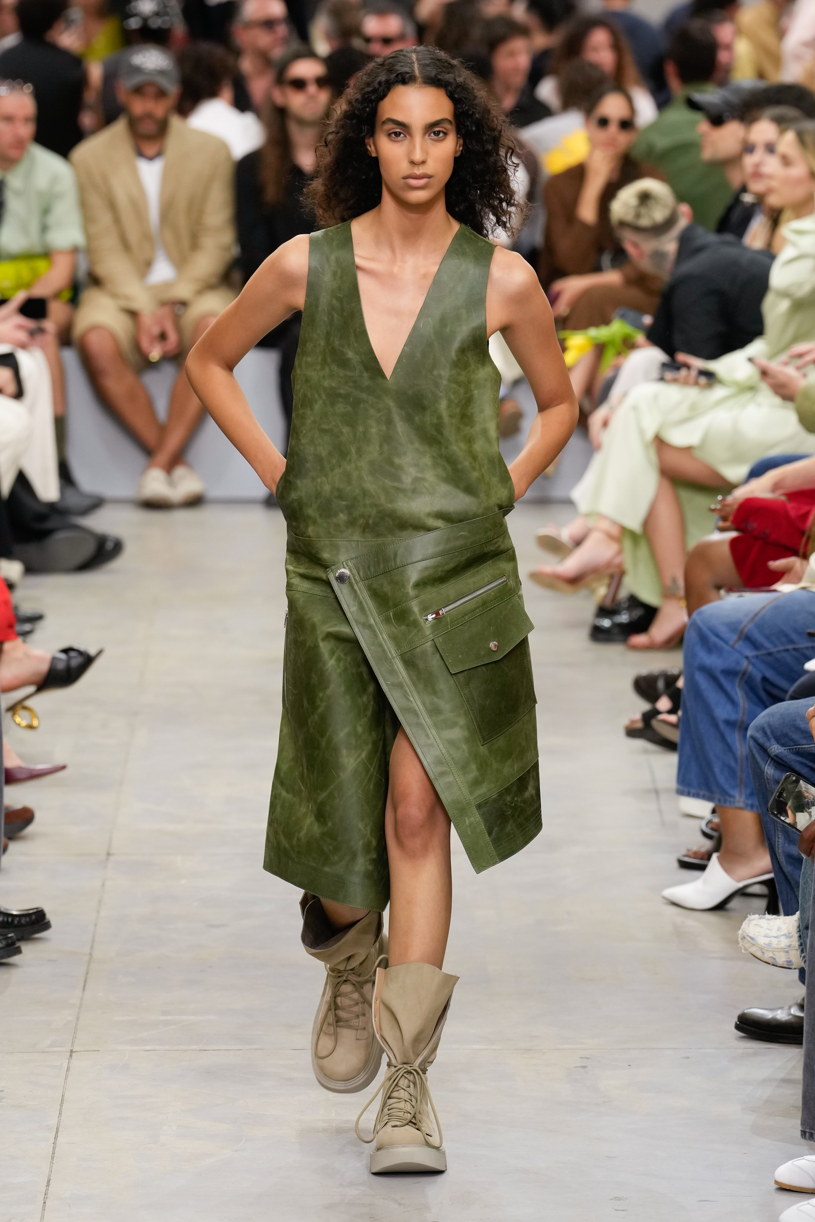 Jw Anderson  Spring 2025 Men's Fashion Show