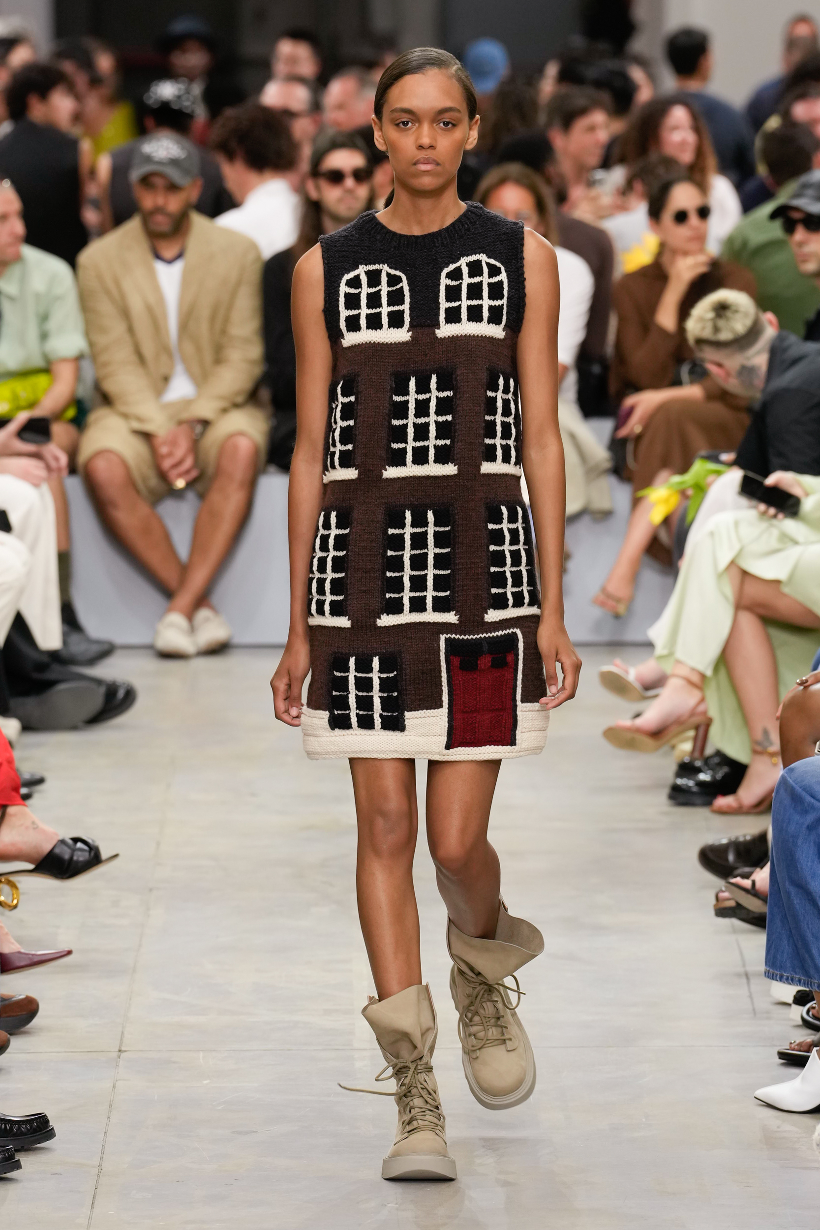 Jw Anderson  Spring 2025 Men's Fashion Show