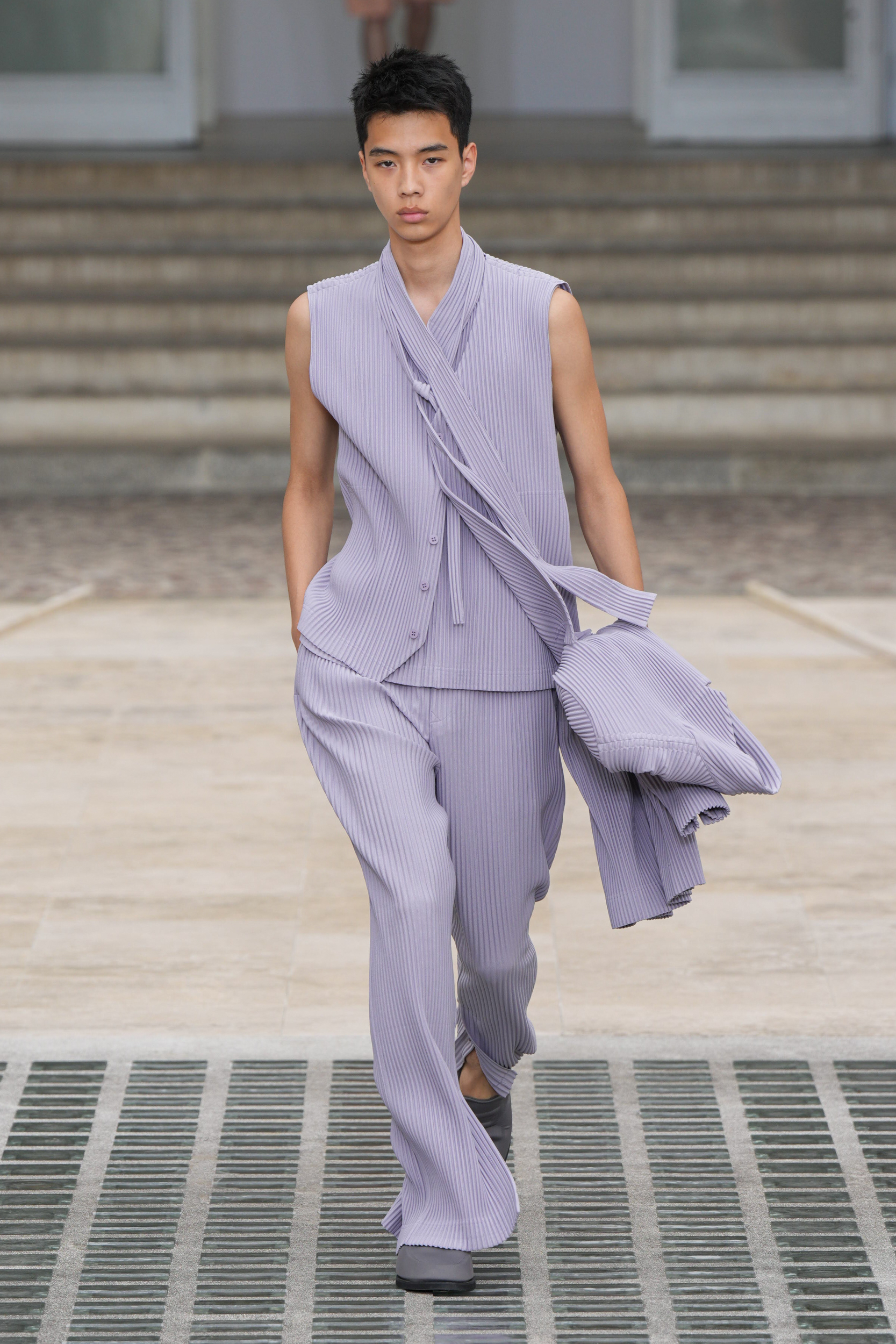 Homme Plisse Issey Miyake  Spring 2025 Men's Fashion Show