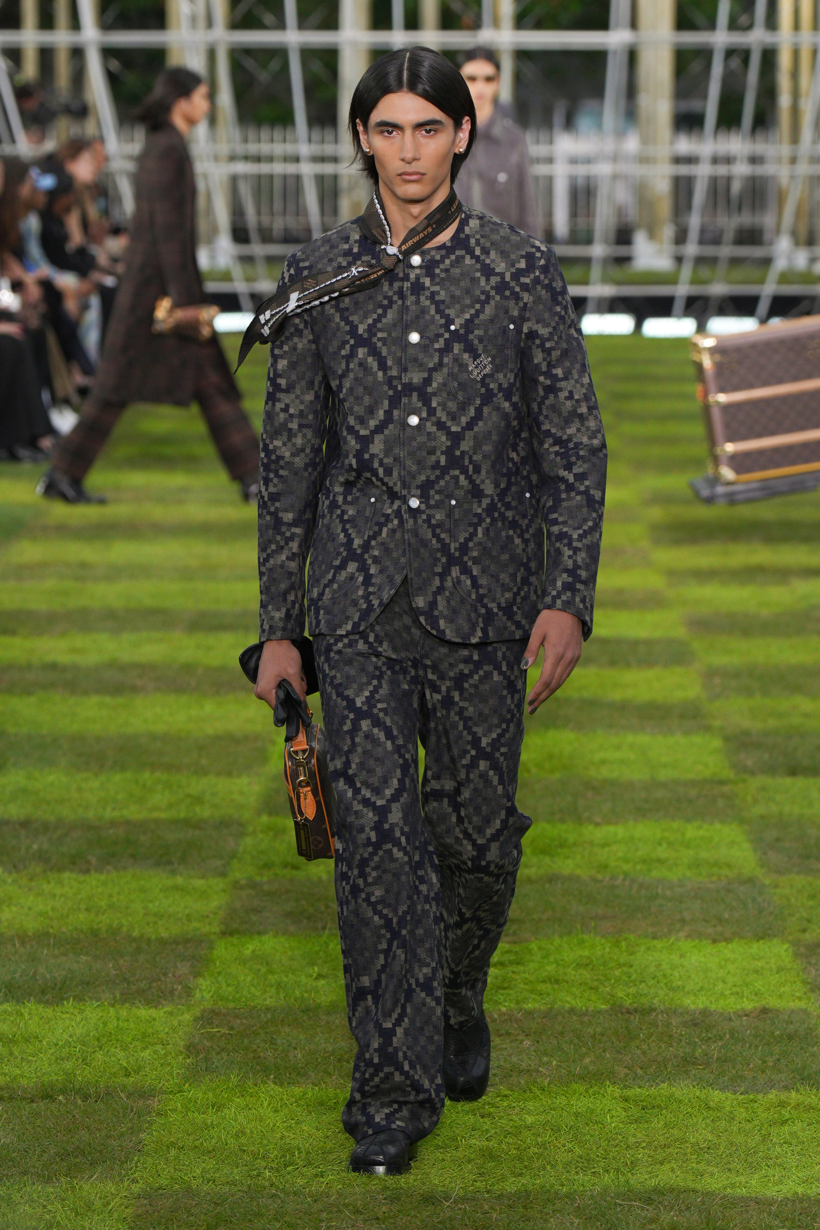 Louis Vuitton  Spring 2025 Men's Fashion Show