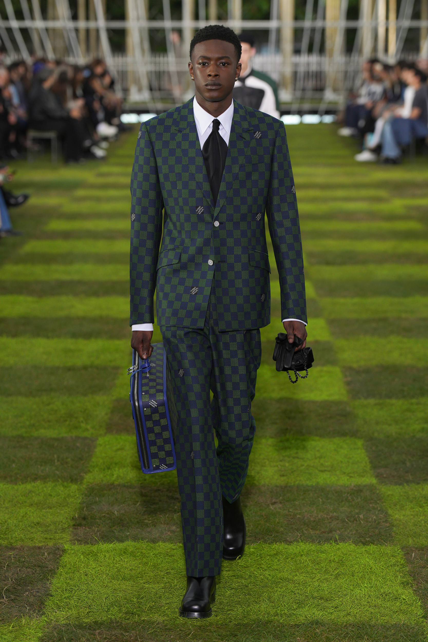 Louis Vuitton  Spring 2025 Men's Fashion Show