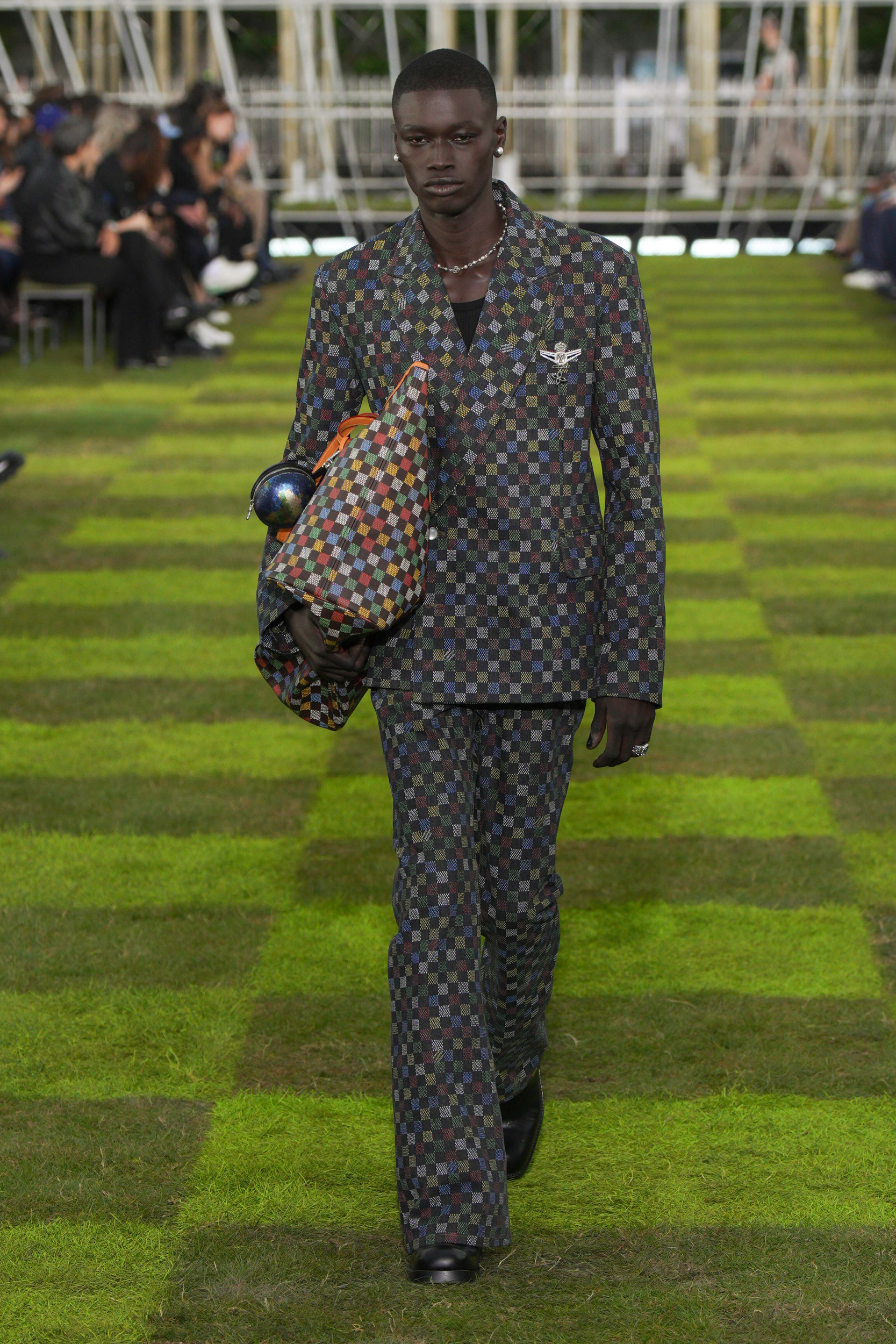 Louis Vuitton  Spring 2025 Men's Fashion Show