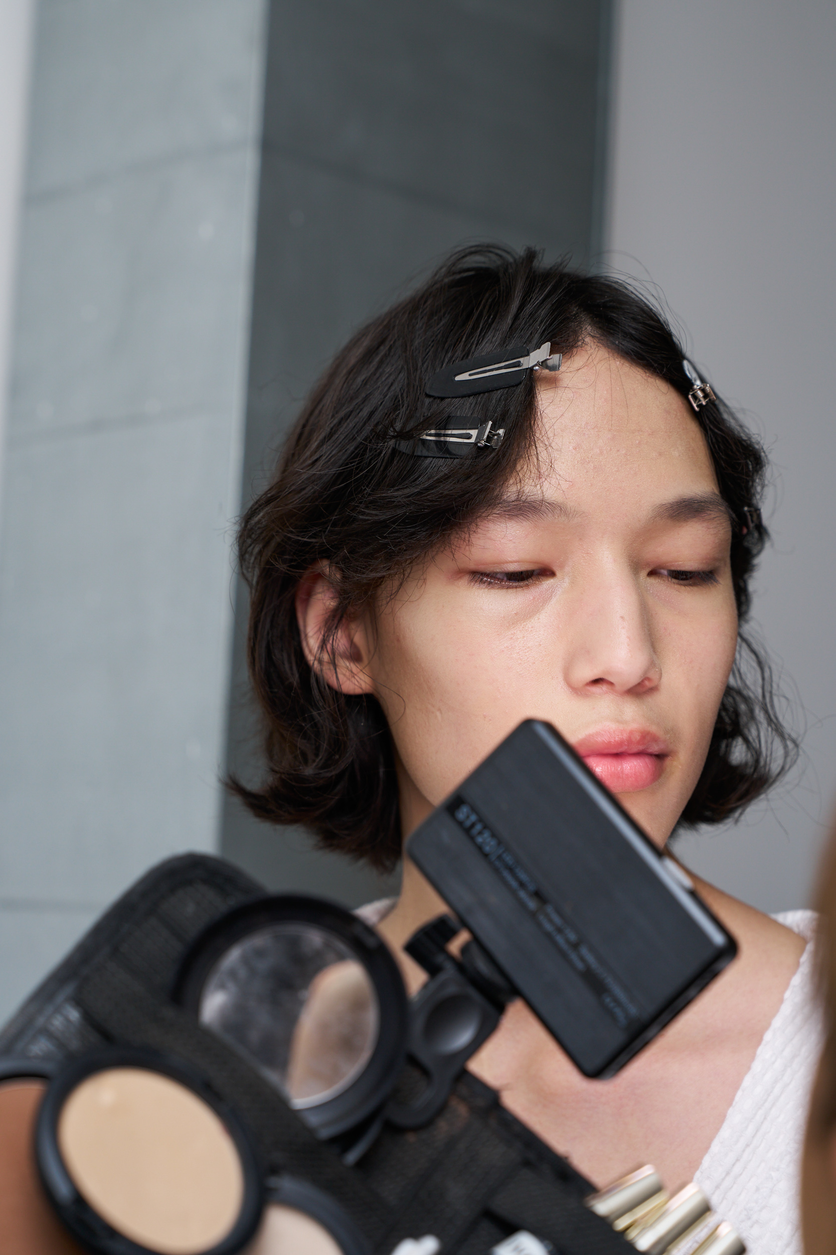 Jw Anderson  Spring 2025 Men's Fashion Show Backstage