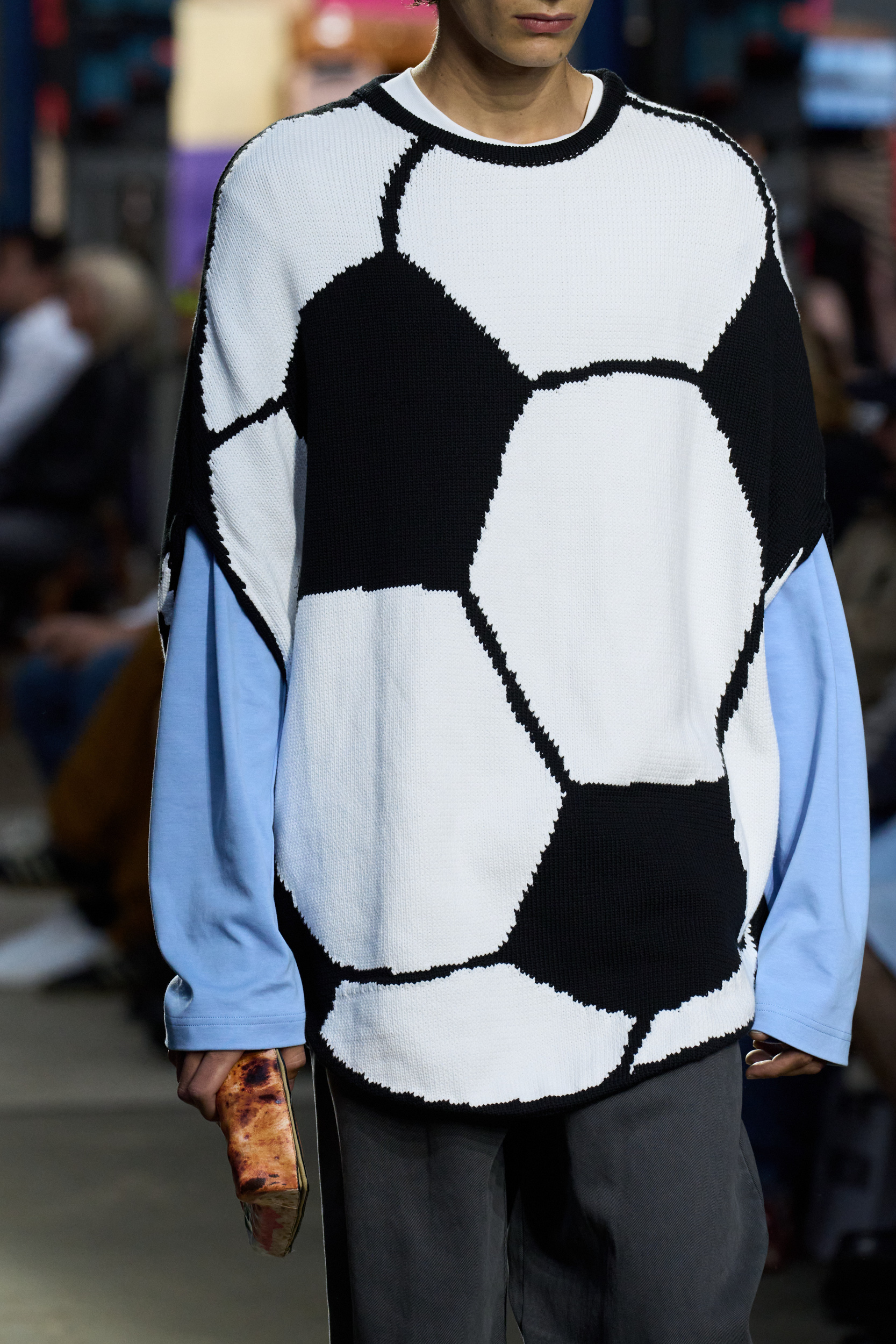 Moschino  Spring 2025 Men's Fashion Show Details