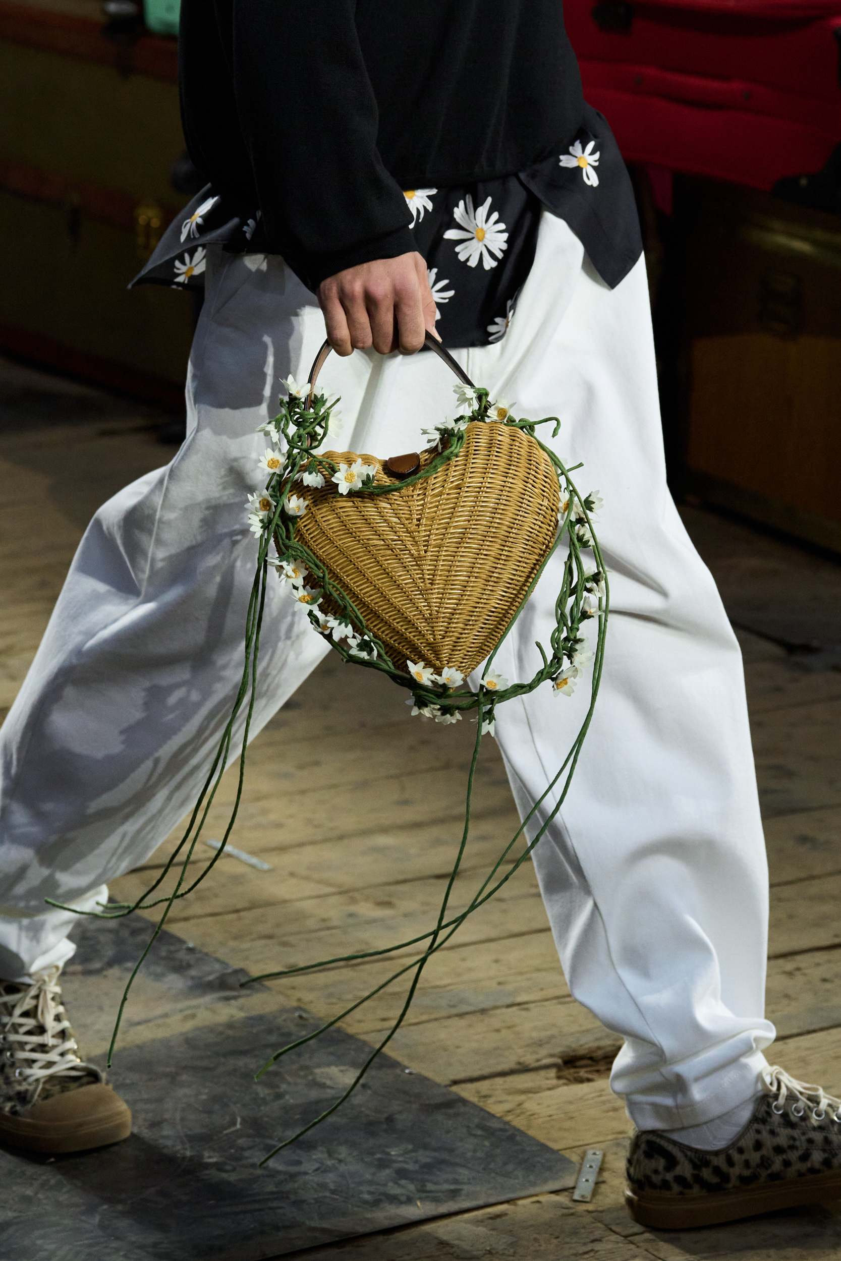 Moschino  Spring 2025 Men's Fashion Show Details