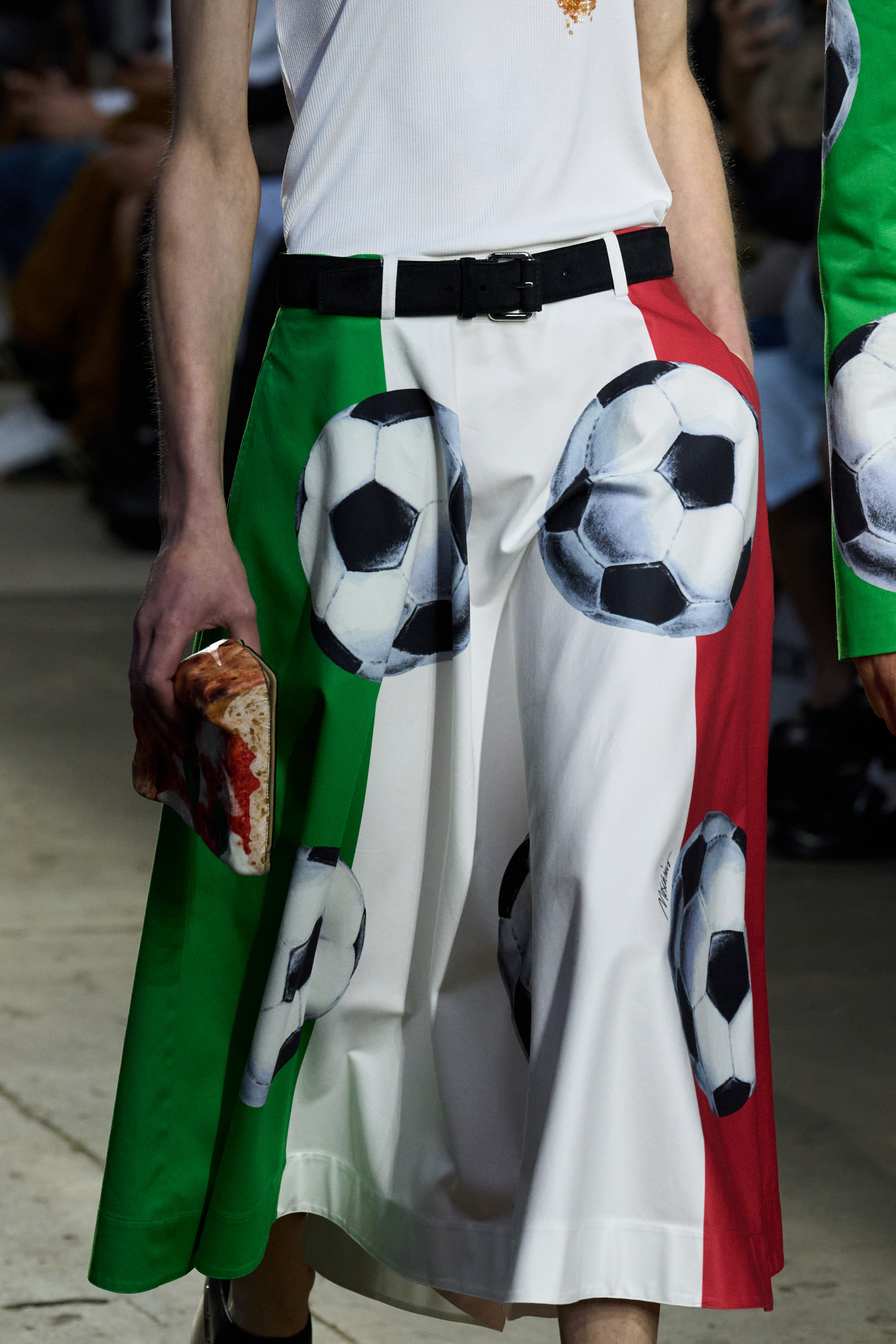 Moschino  Spring 2025 Men's Fashion Show Details