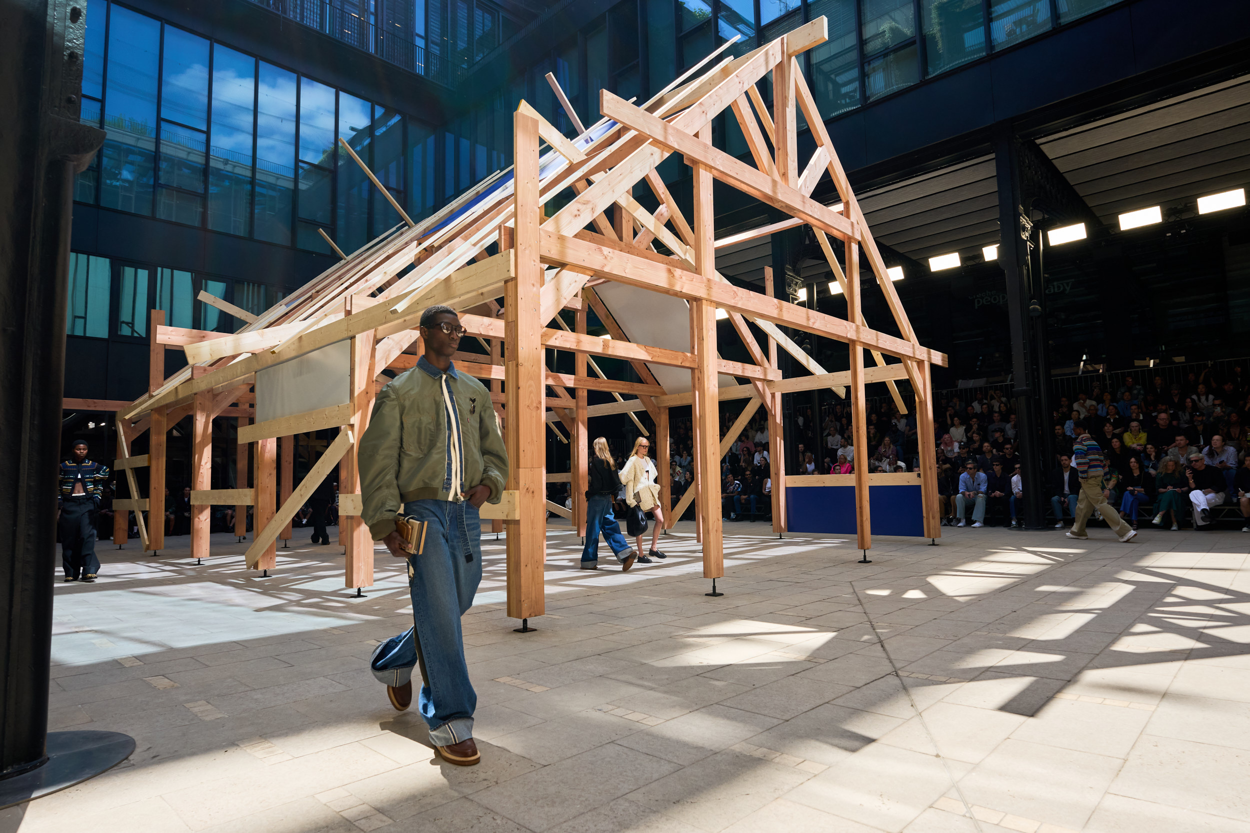 Sacai  Spring 2025 Men's Fashion Show Atmosphere