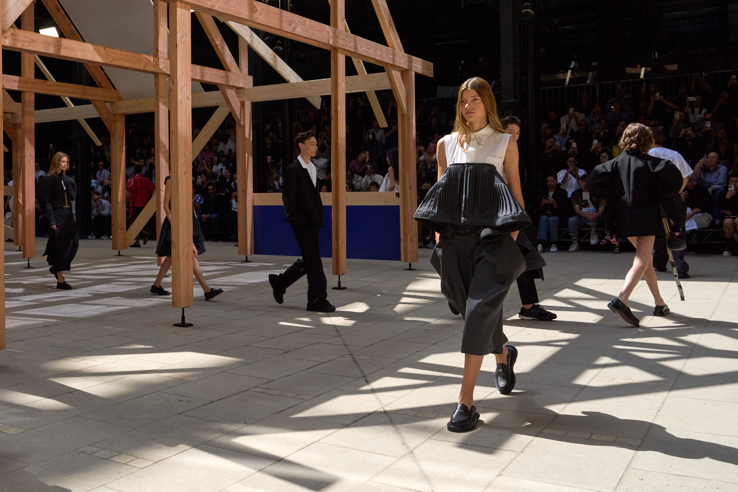 Sacai  Spring 2025 Men's Fashion Show Atmosphere