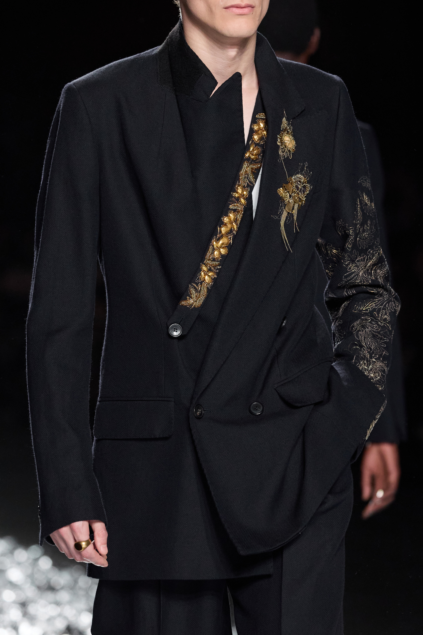 Dries Van Noten  Spring 2025 Men's Fashion Show Details