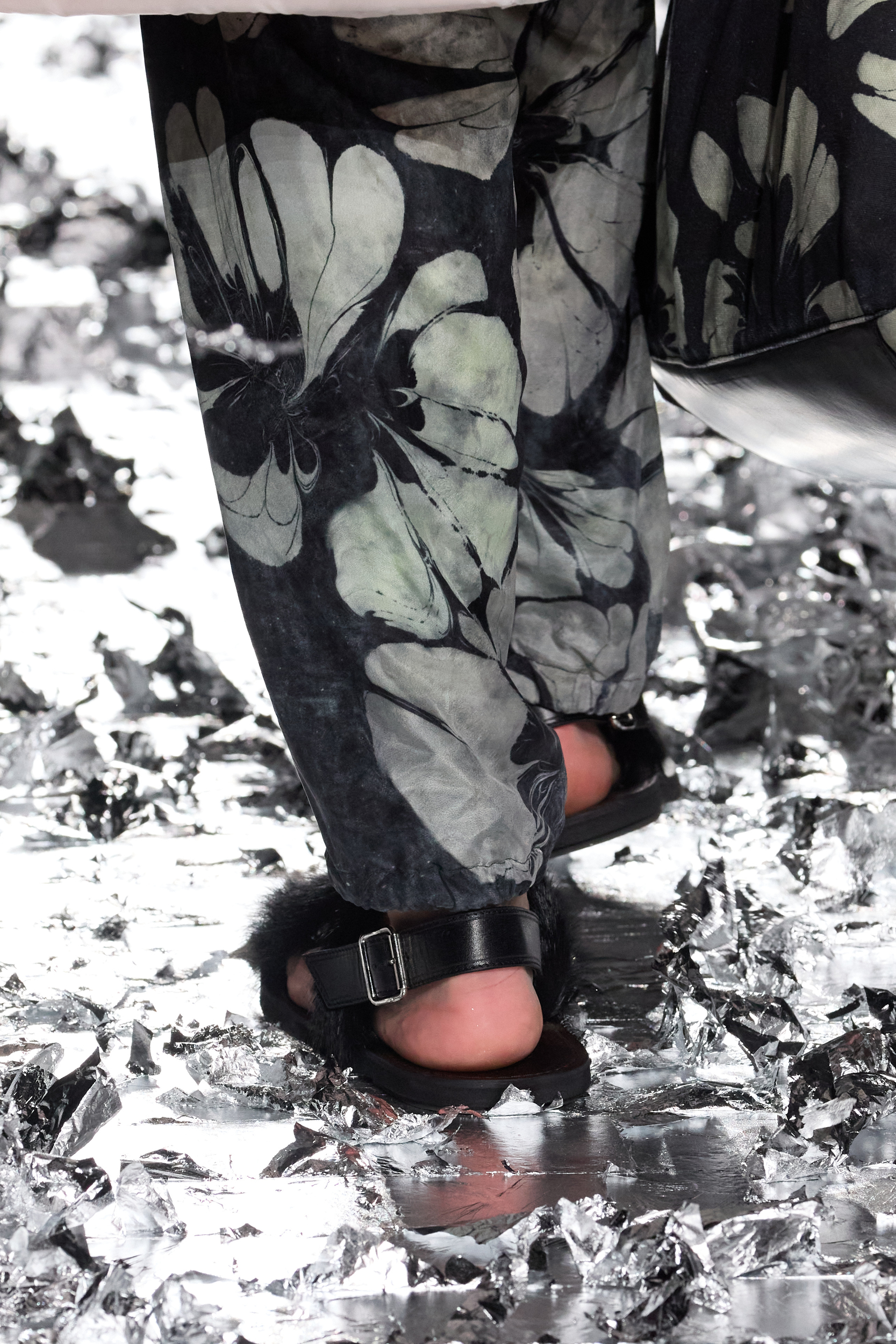 Dries Van Noten  Spring 2025 Men's Fashion Show Details