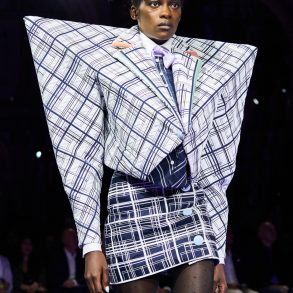 Review of Viktor & Rolf Fall 2024 Couture Fashion Show