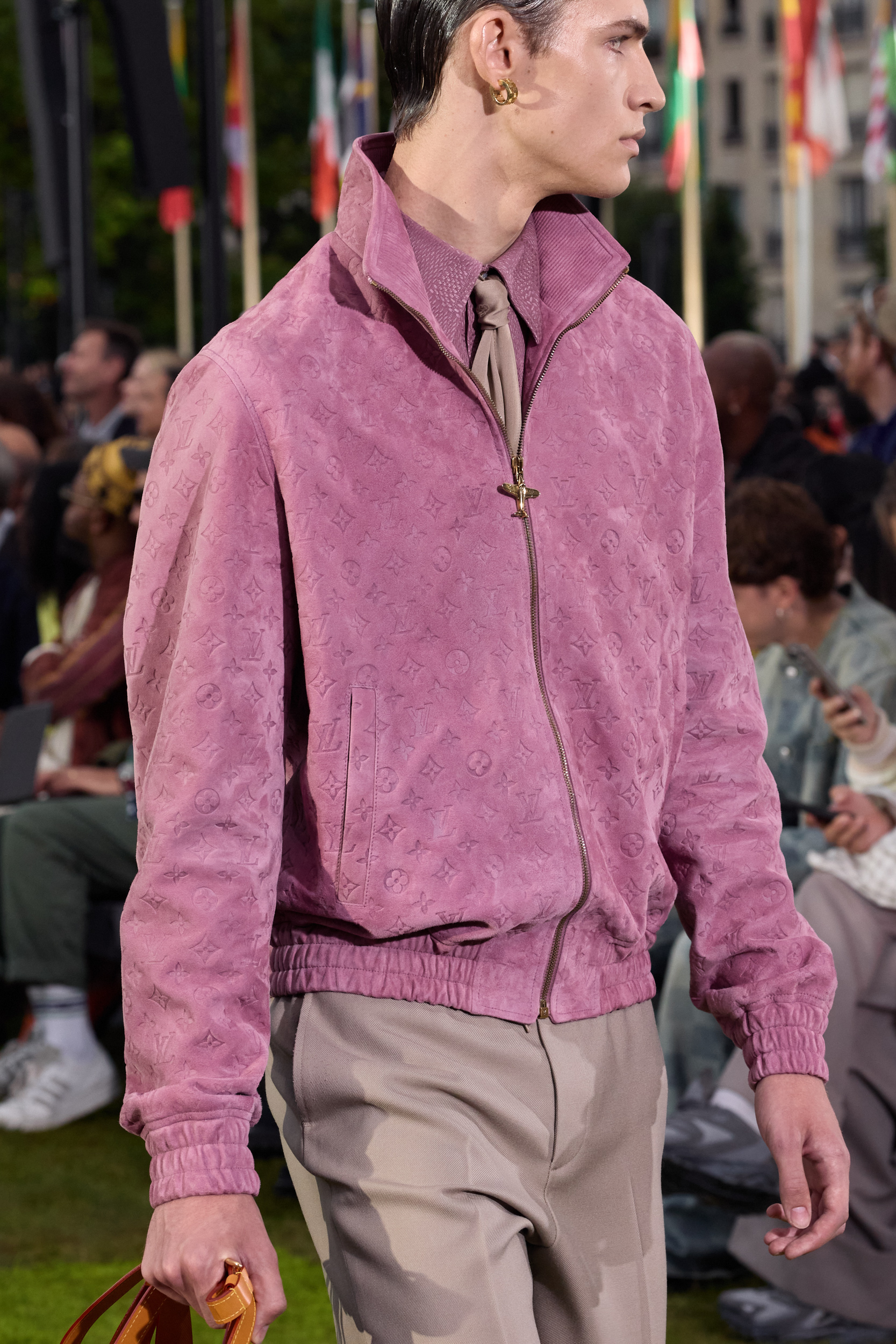 Louis Vuitton  Spring 2025 Men's Fashion Show Details