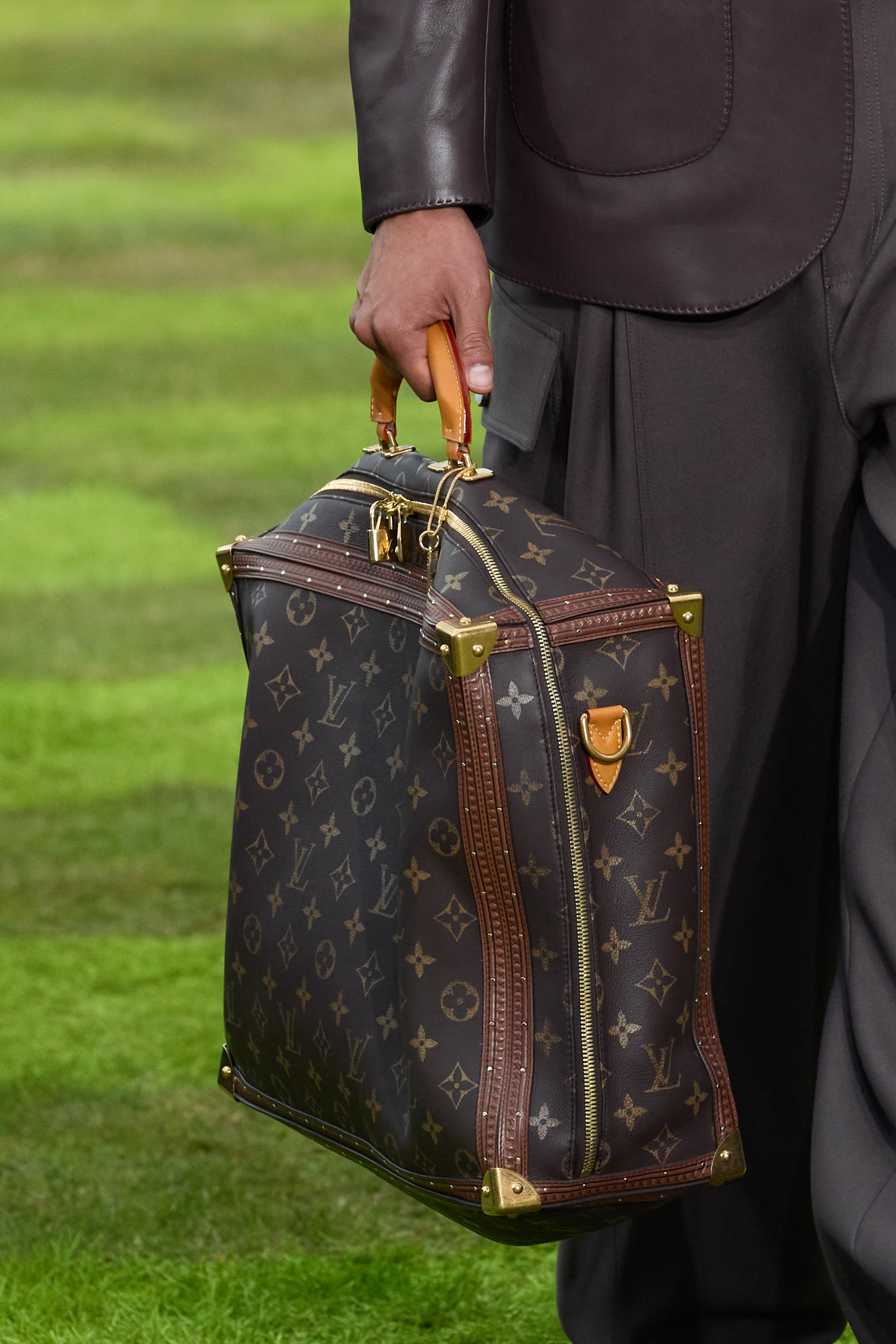 Louis Vuitton  Spring 2025 Men's Fashion Show Details