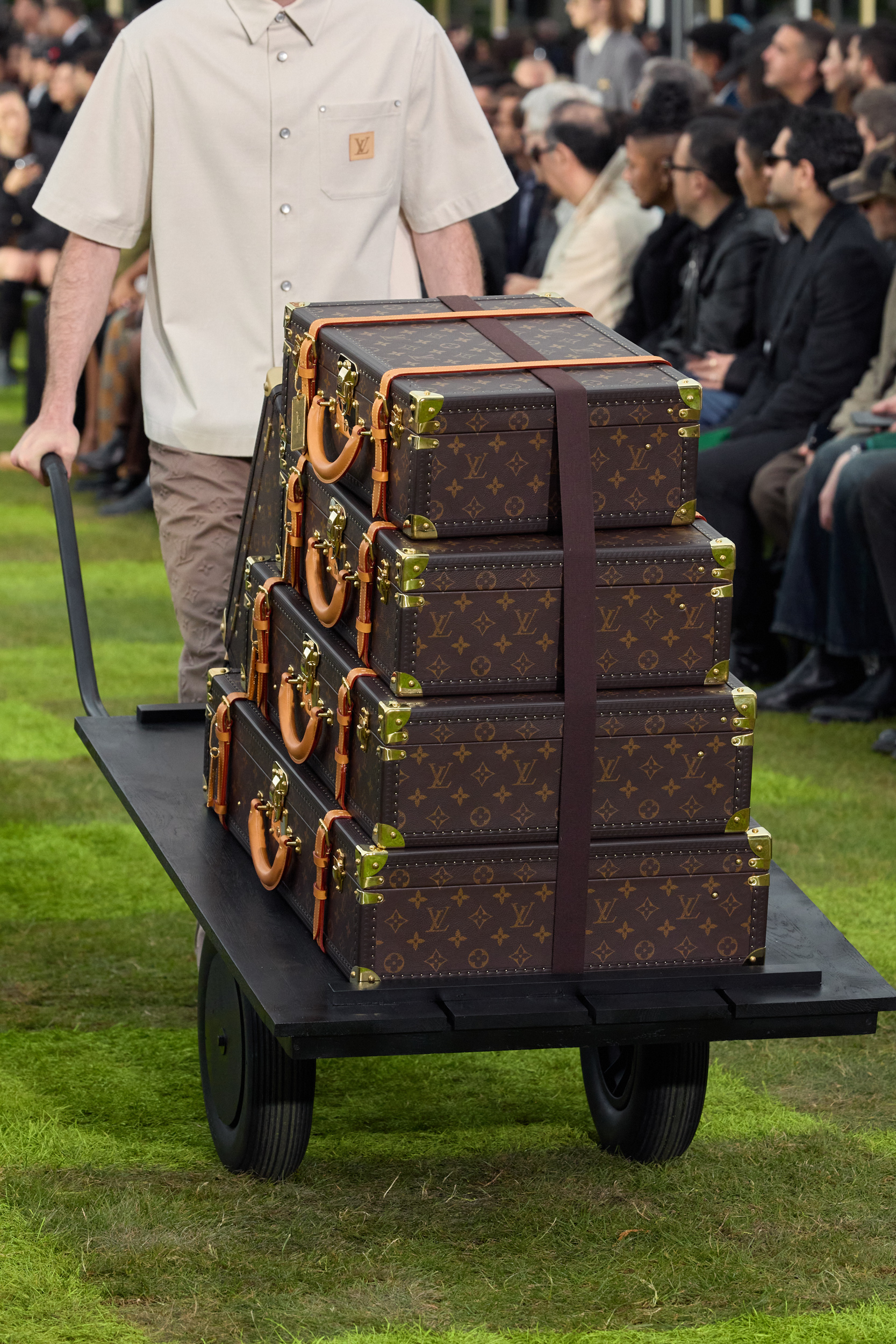 Louis Vuitton  Spring 2025 Men's Fashion Show Details