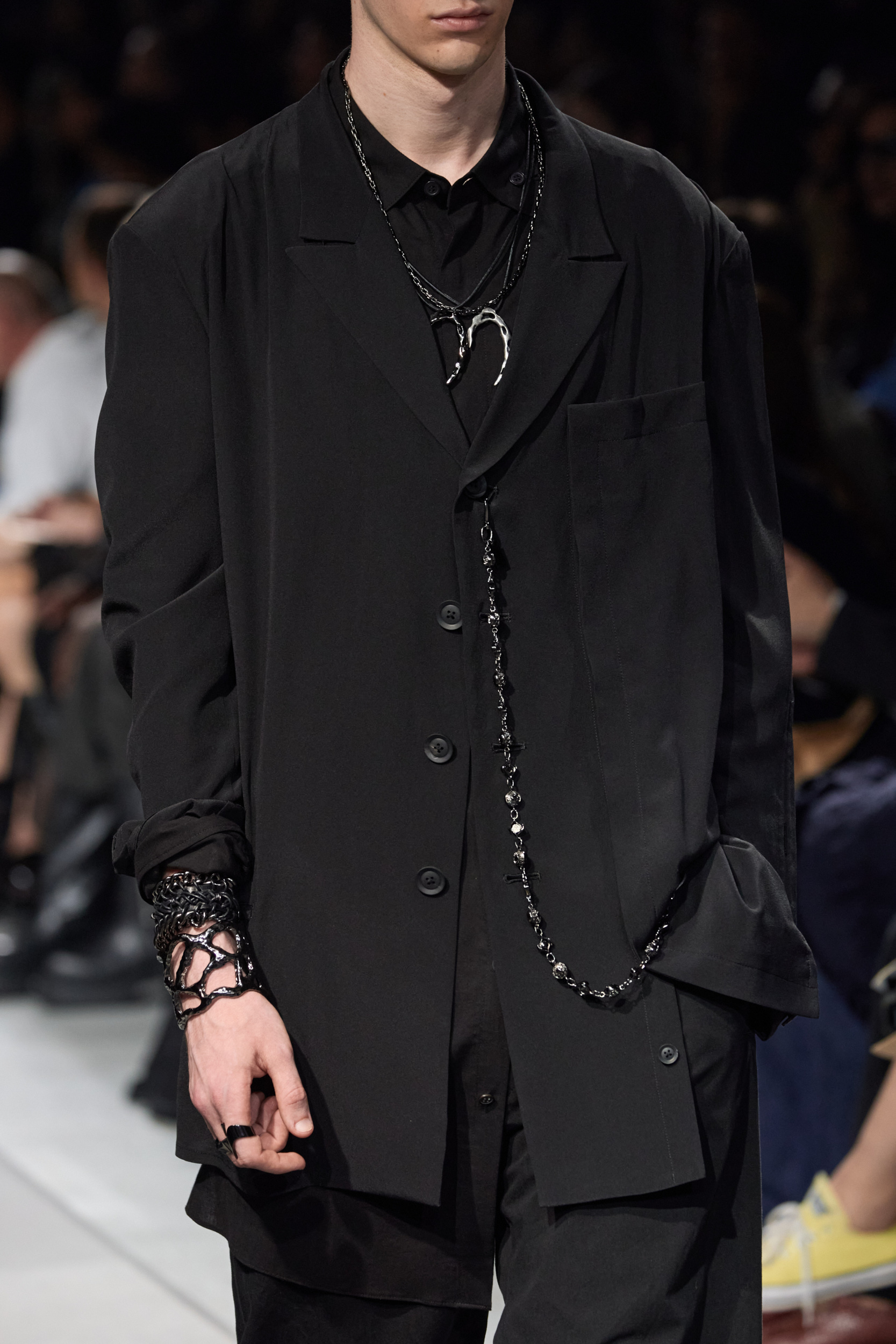 Yohji Yamamoto  Spring 2025 Men's Fashion Show Details