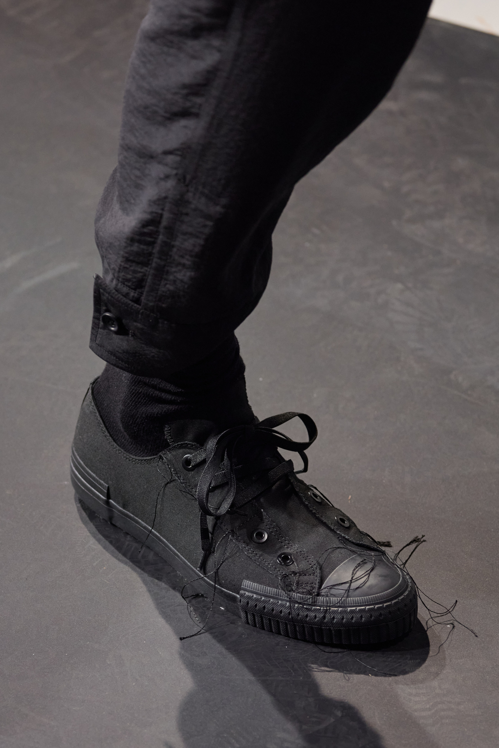 Yohji Yamamoto  Spring 2025 Men's Fashion Show Details