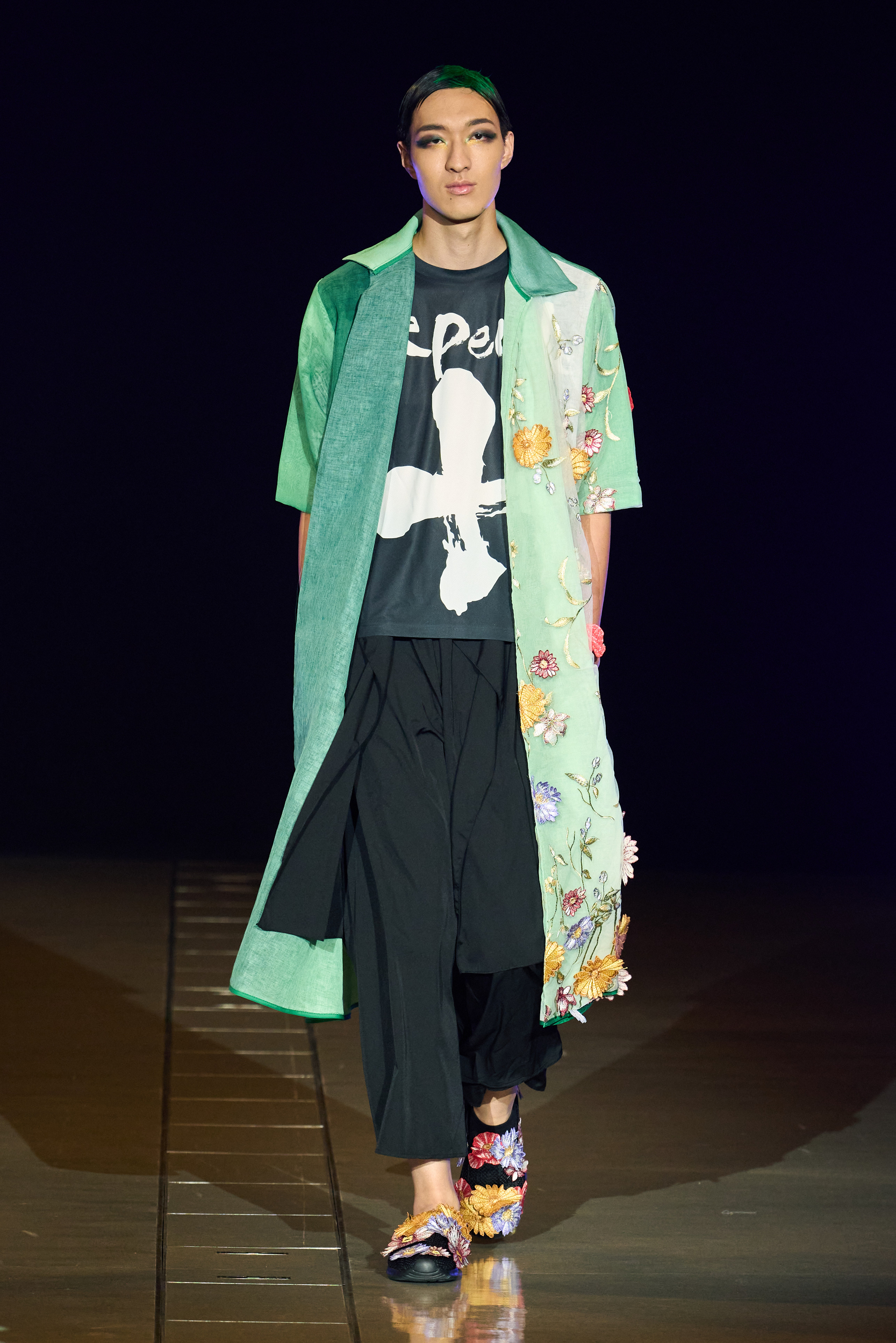 52tenbo Spring 2025 Fashion Show 