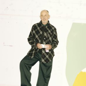 Burberry Collaborates with British Artist Gary Hume for Summer 2025 Show